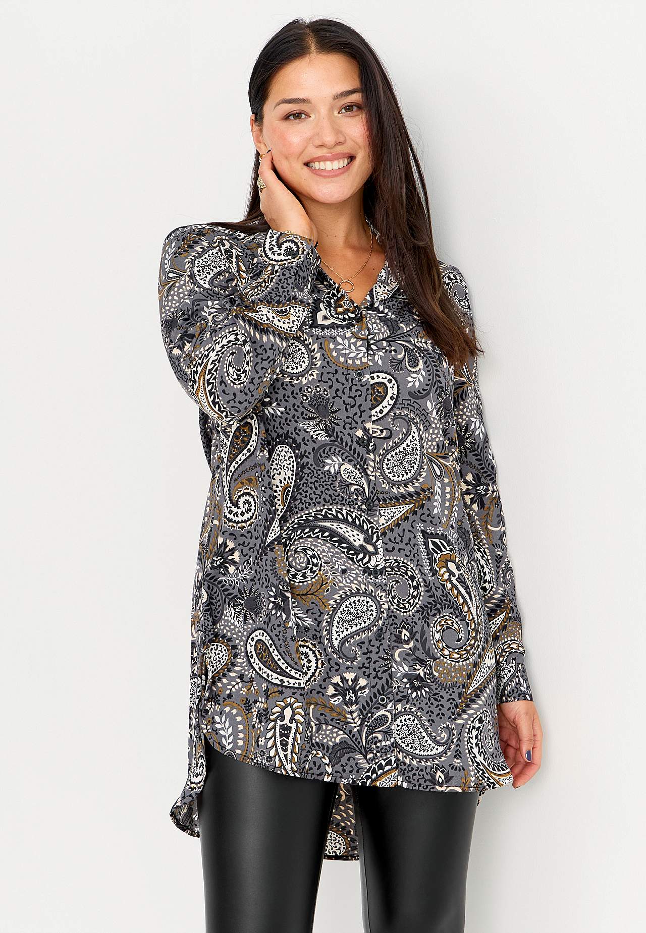 Long shirt with buttons