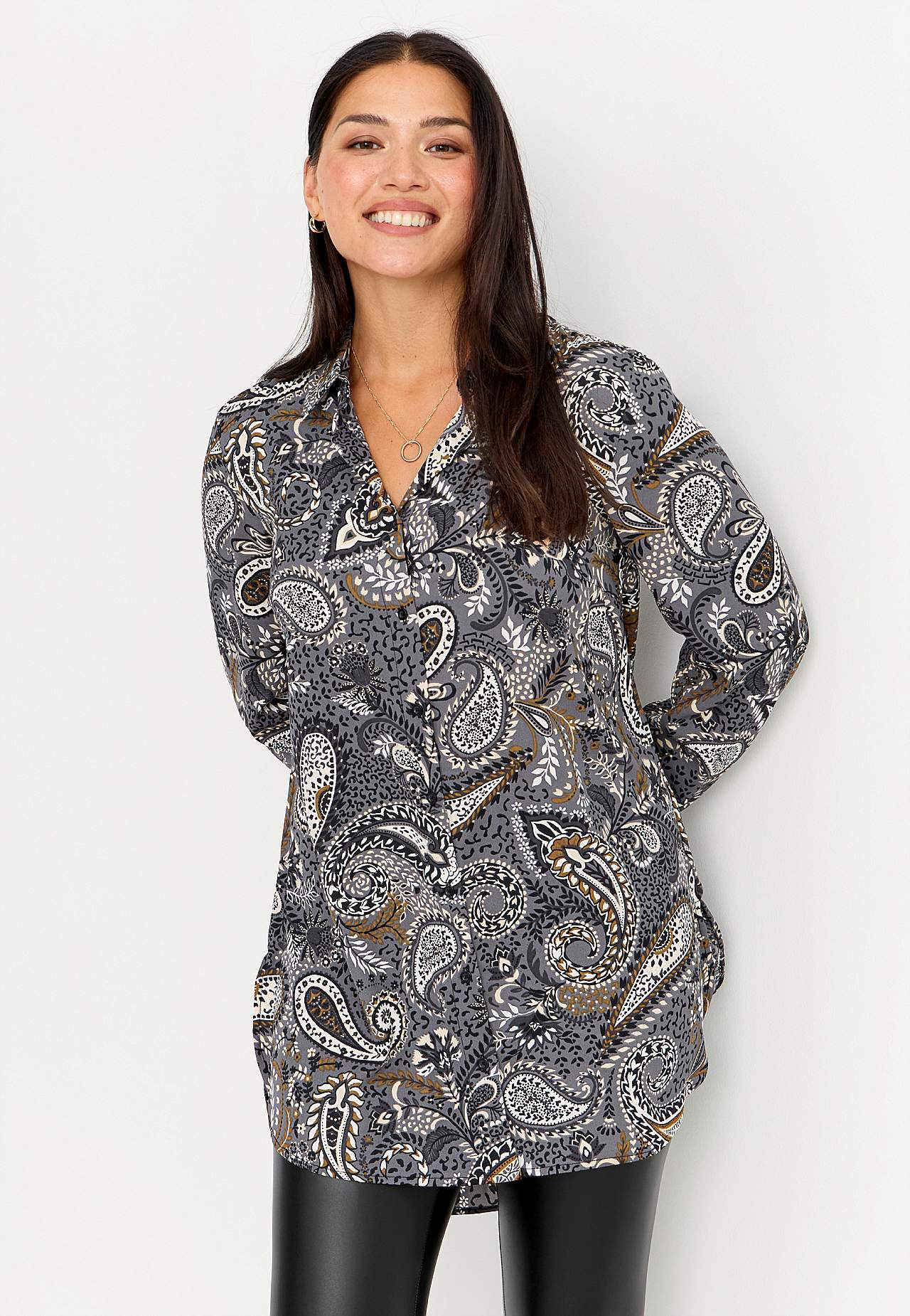 Long shirt with buttons