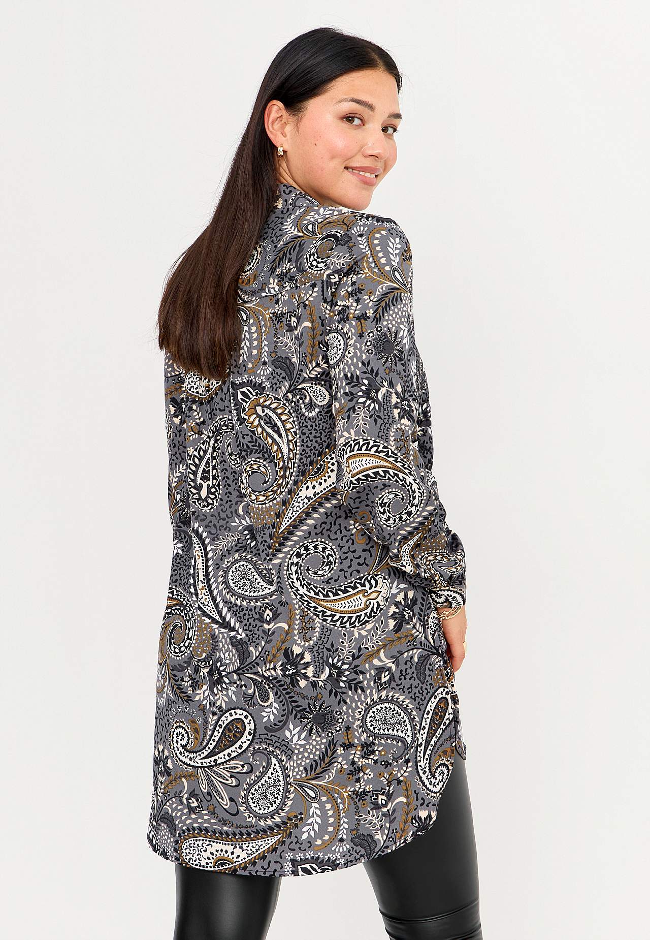 Long shirt with buttons