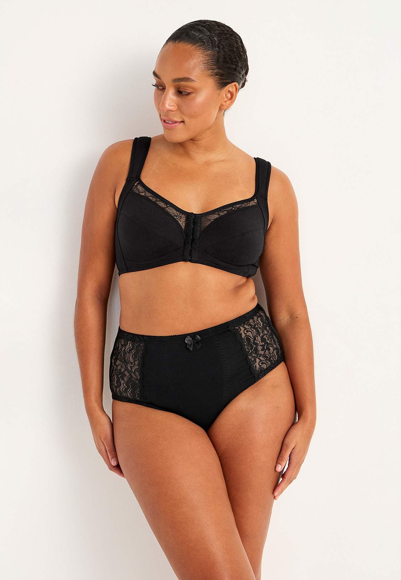 Front-closing soft bra