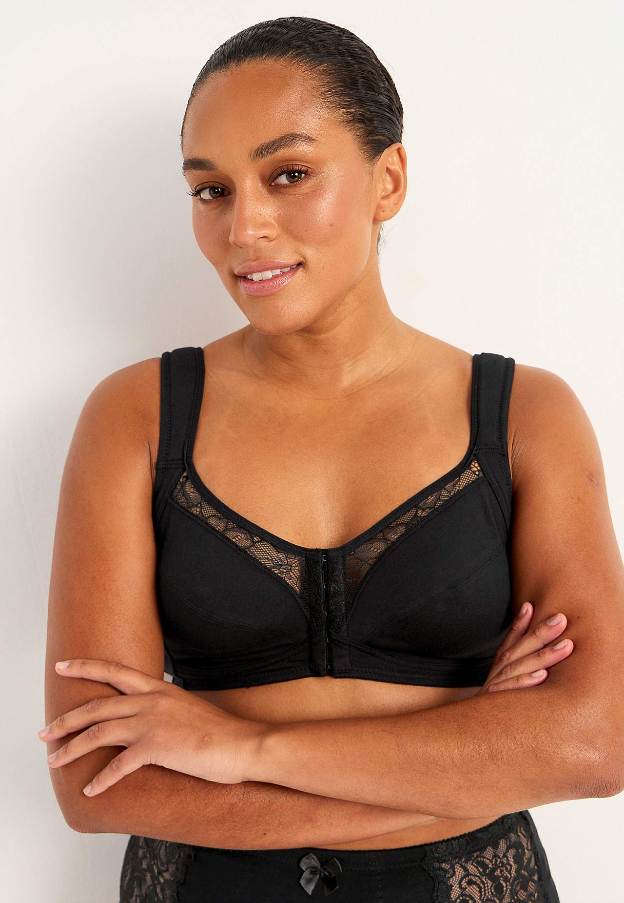 Front-closing soft bra
