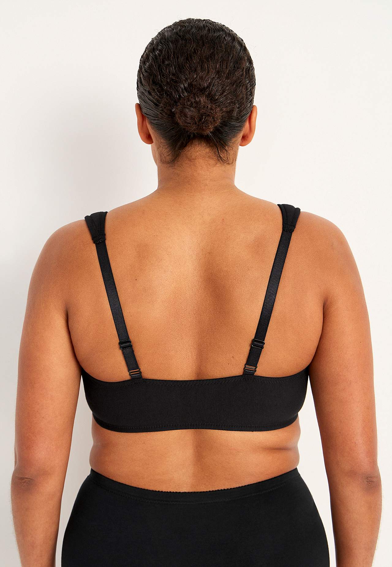 Front-closing soft bra