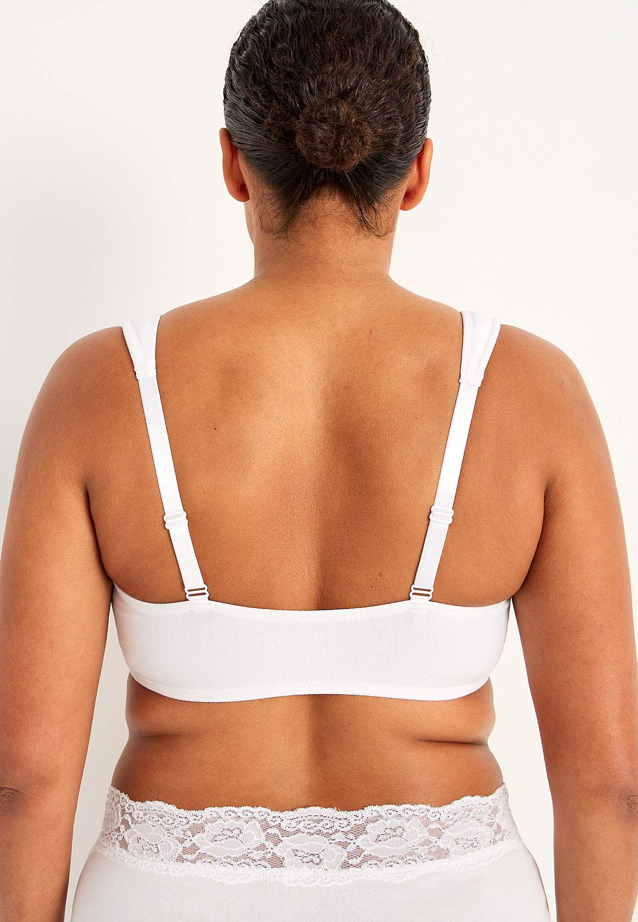 Front-closing soft bra