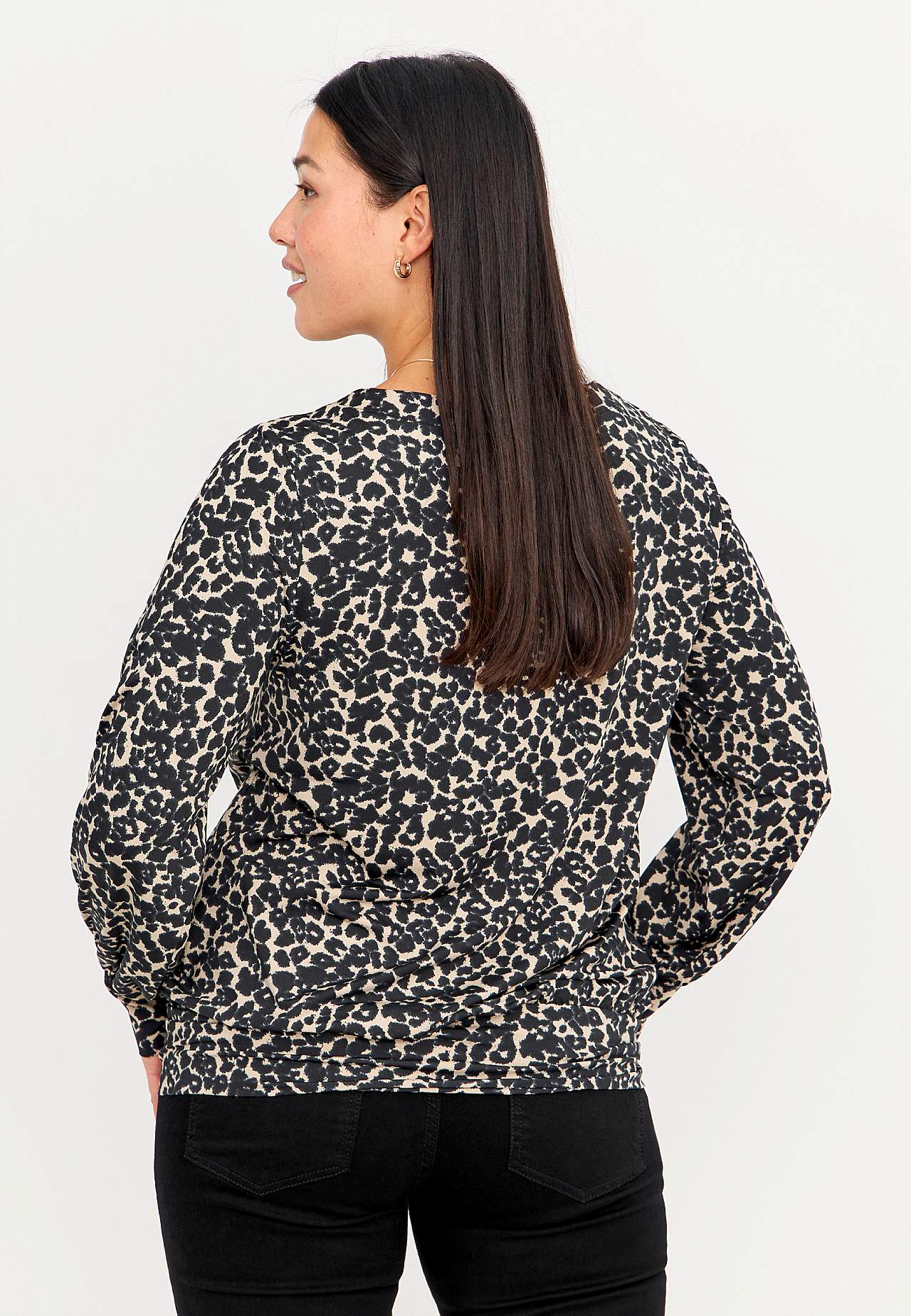 Patterned jersey top with button decor