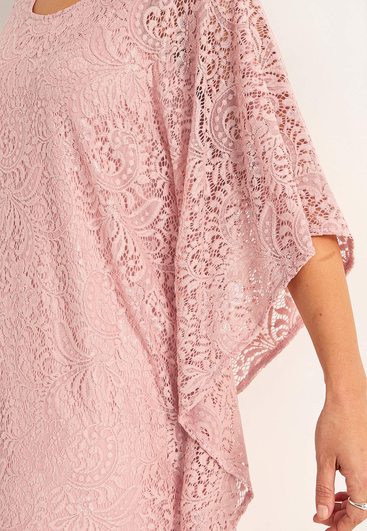 Short lace dress