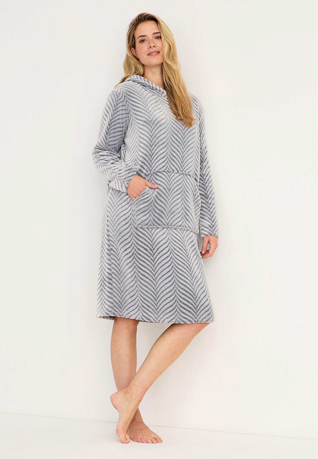 Robe in patterned fleece