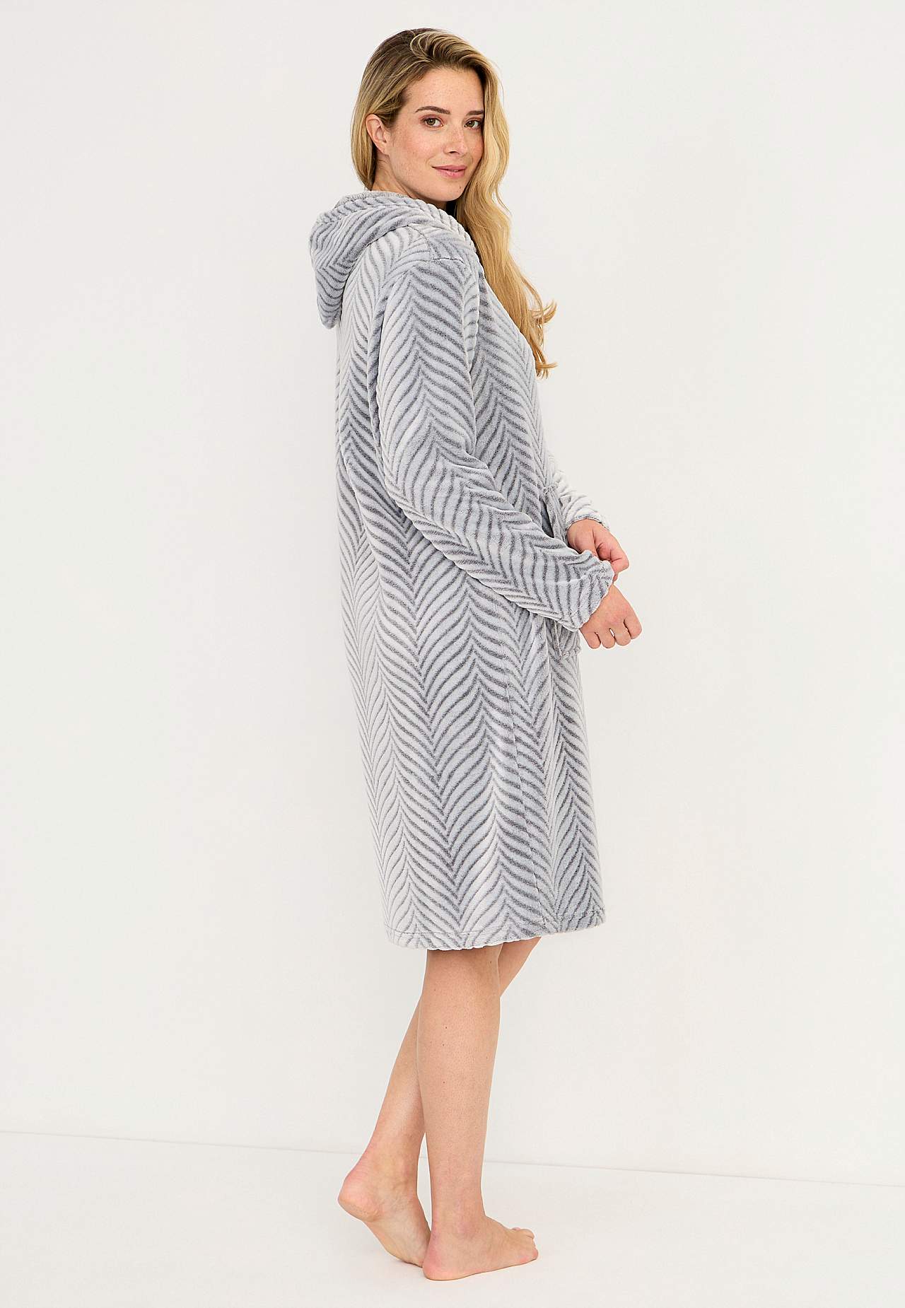 Robe in patterned fleece