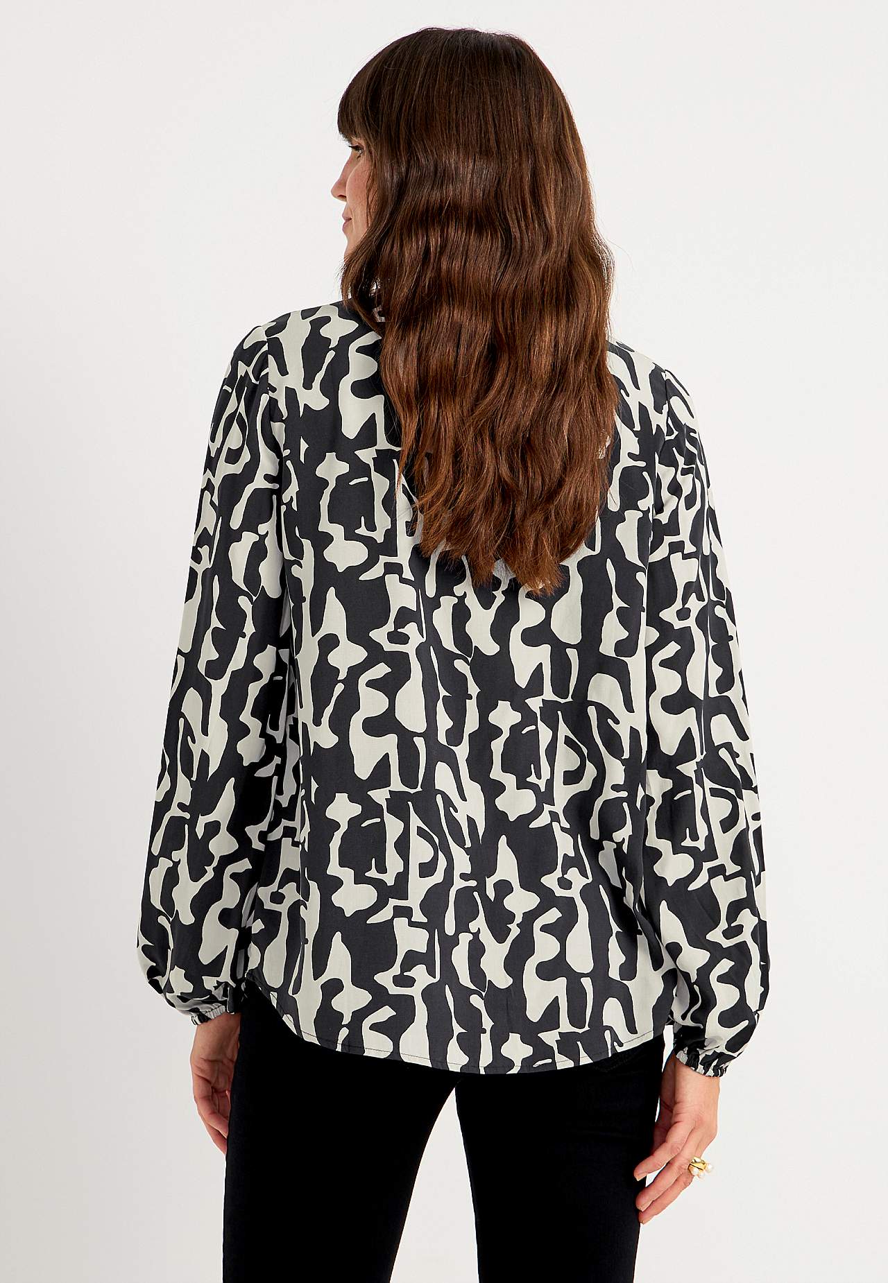 Long-sleeved blouse