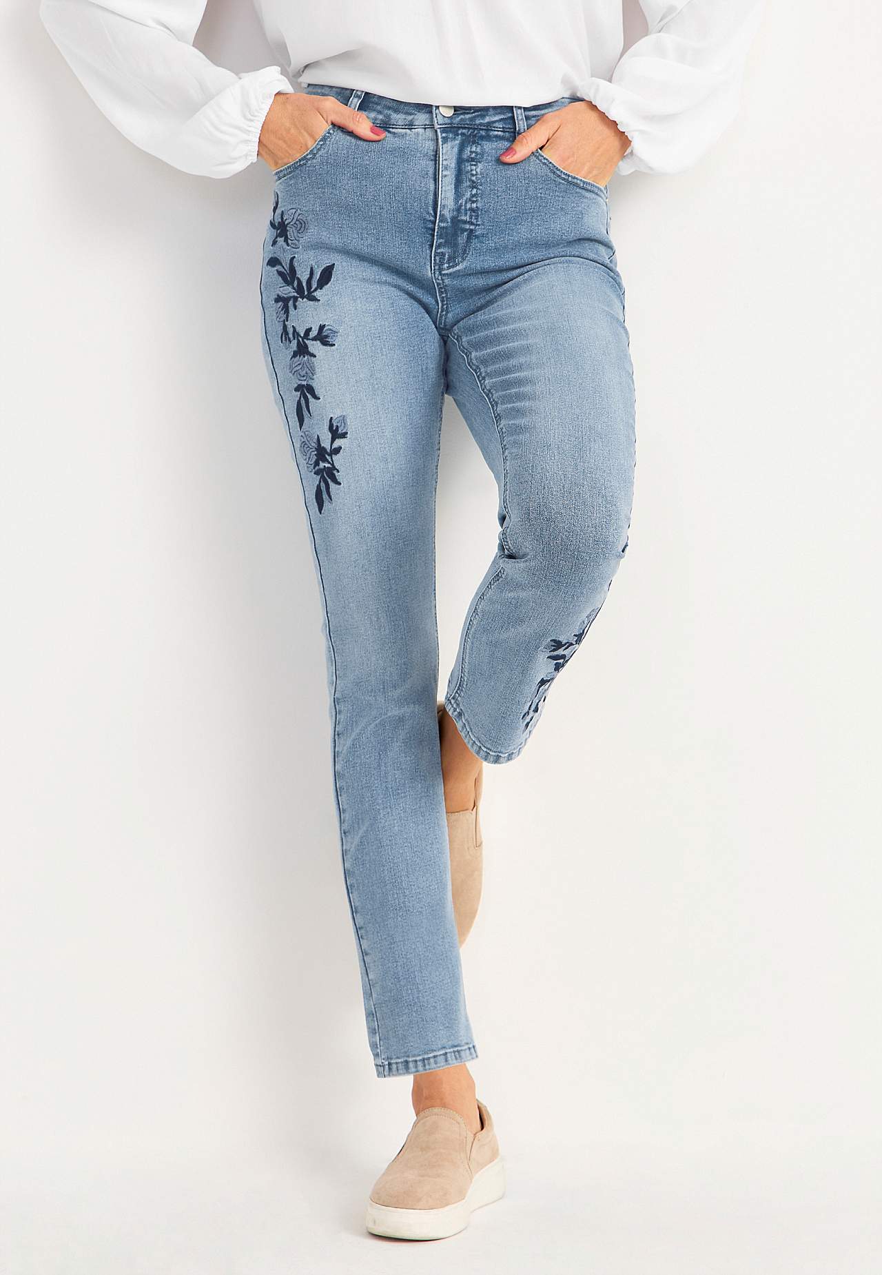 Ankle jeans with embroidery Emmy