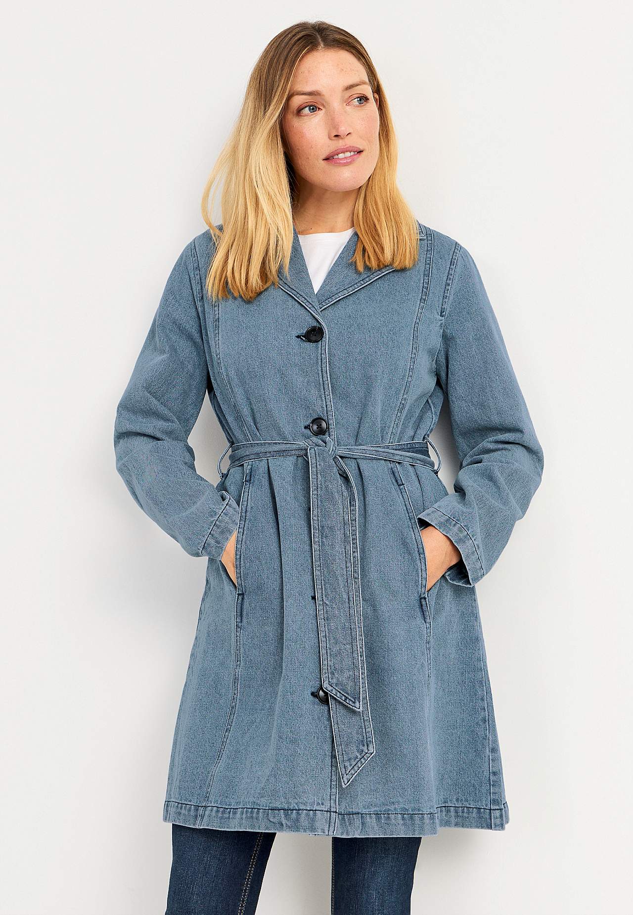 Coat in denim with belt tie