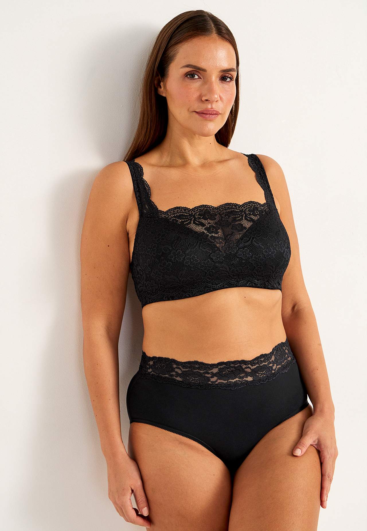 Underwired bra with lace