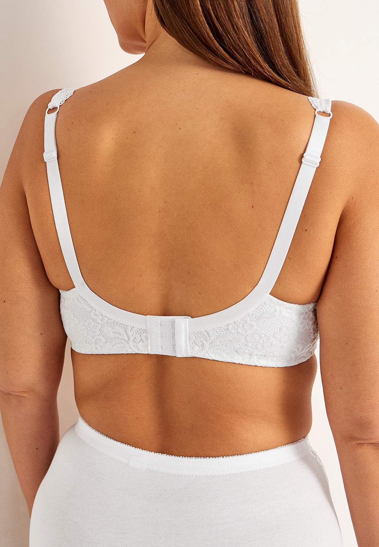 Underwired bra with lace