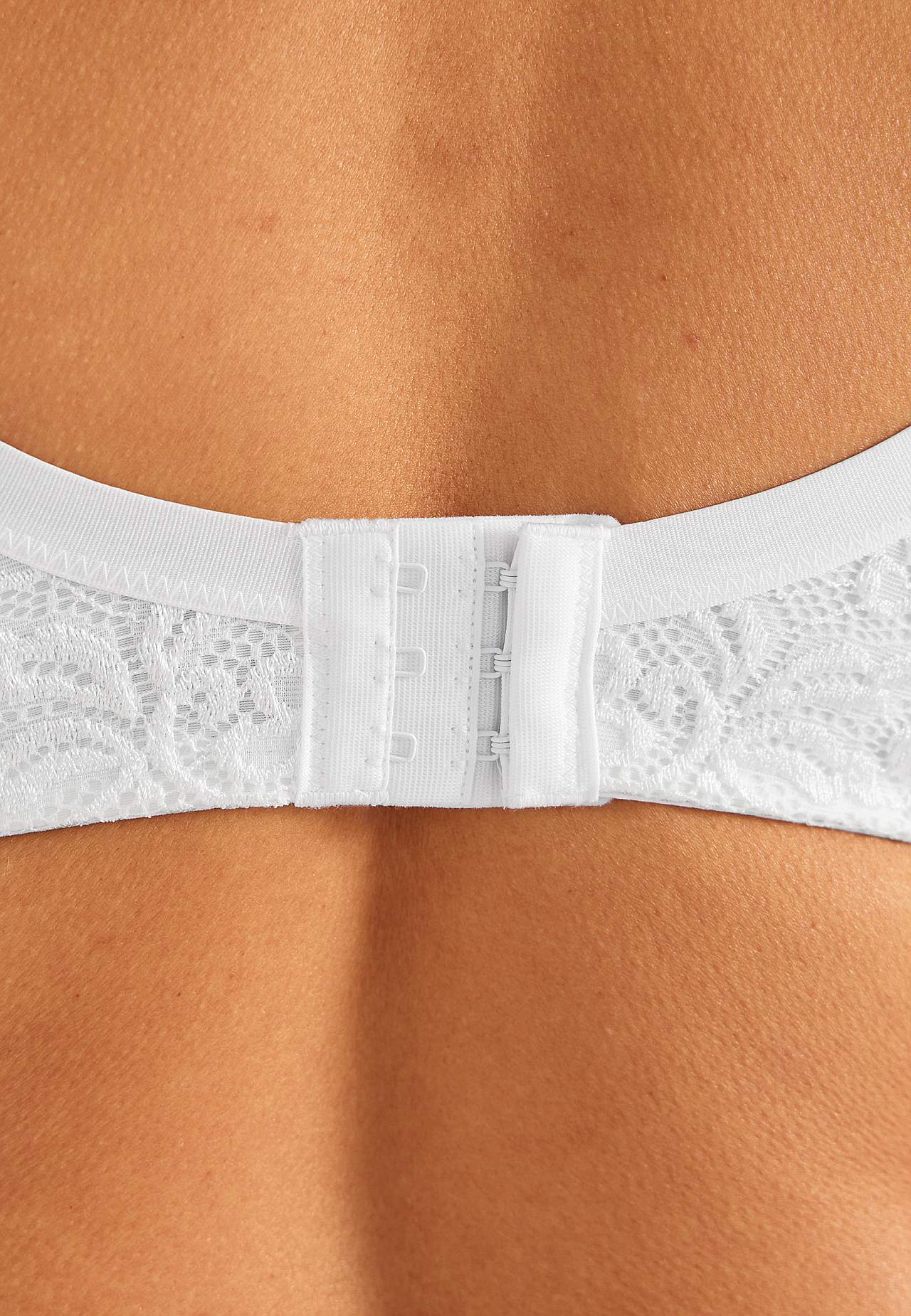 Underwired bra with lace