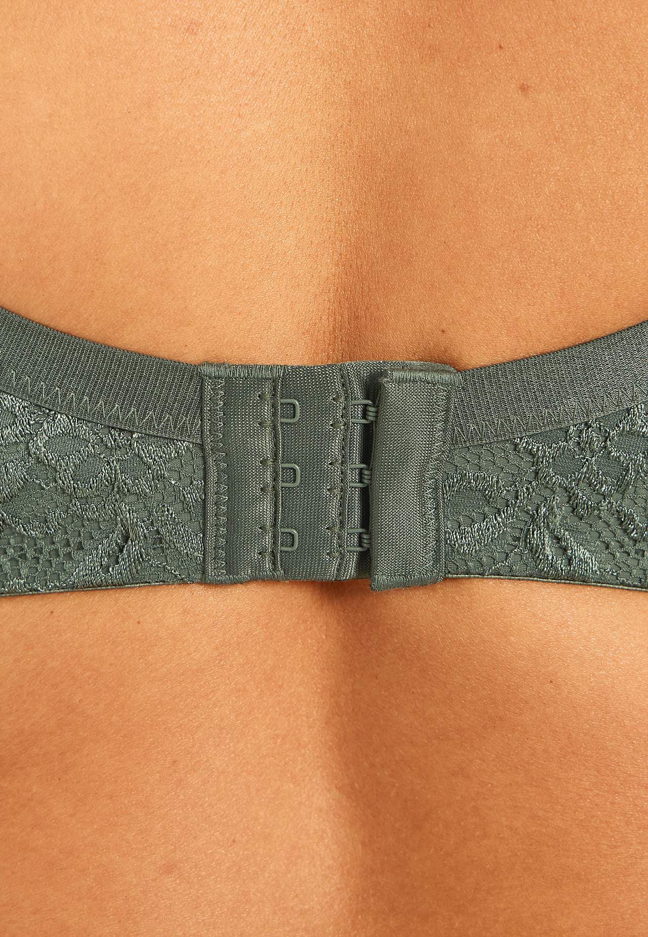 Underwired bra with lace