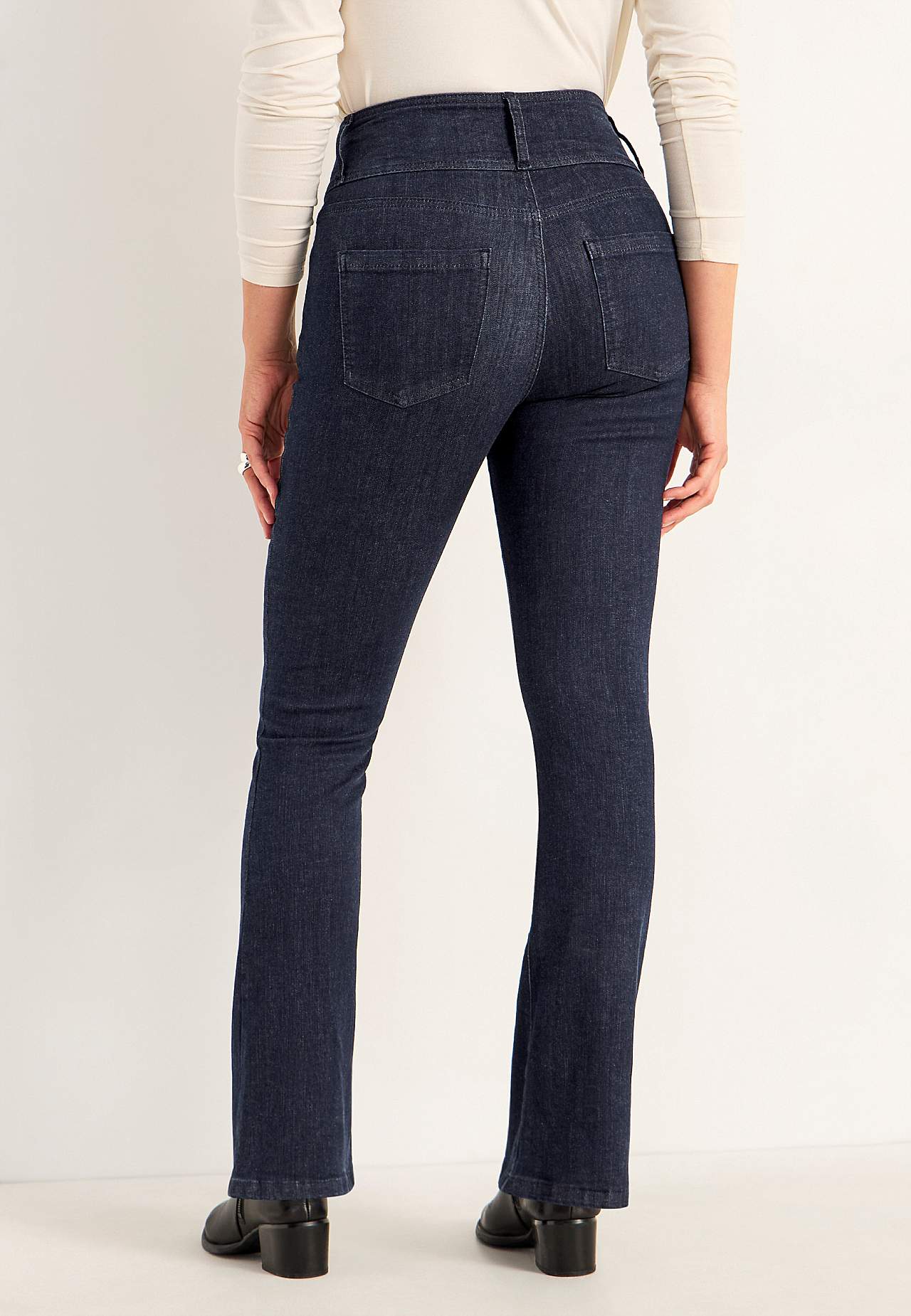 Boot cut jeans with high waist