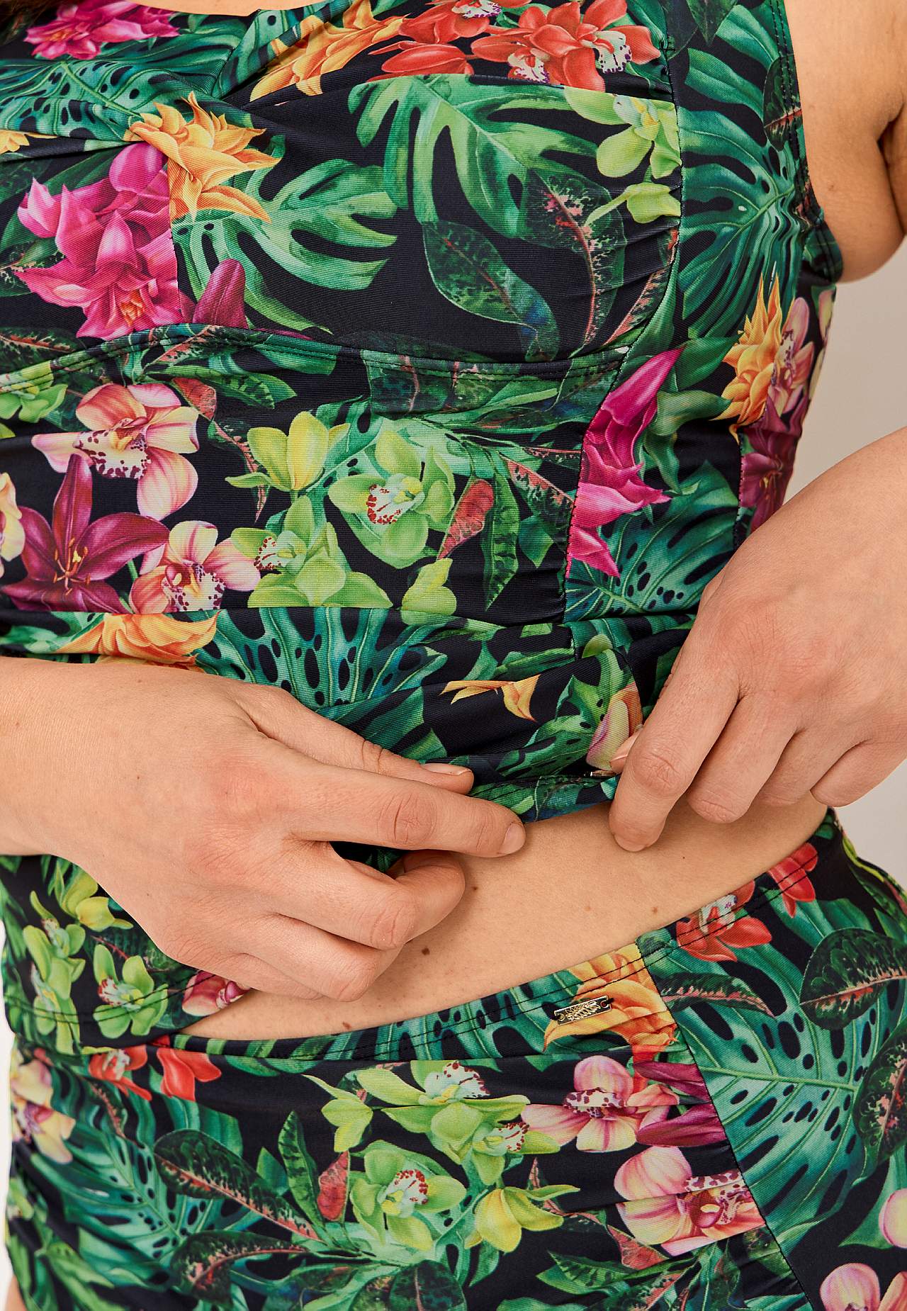 Tankini singlet with shaping effect and a flower pattern