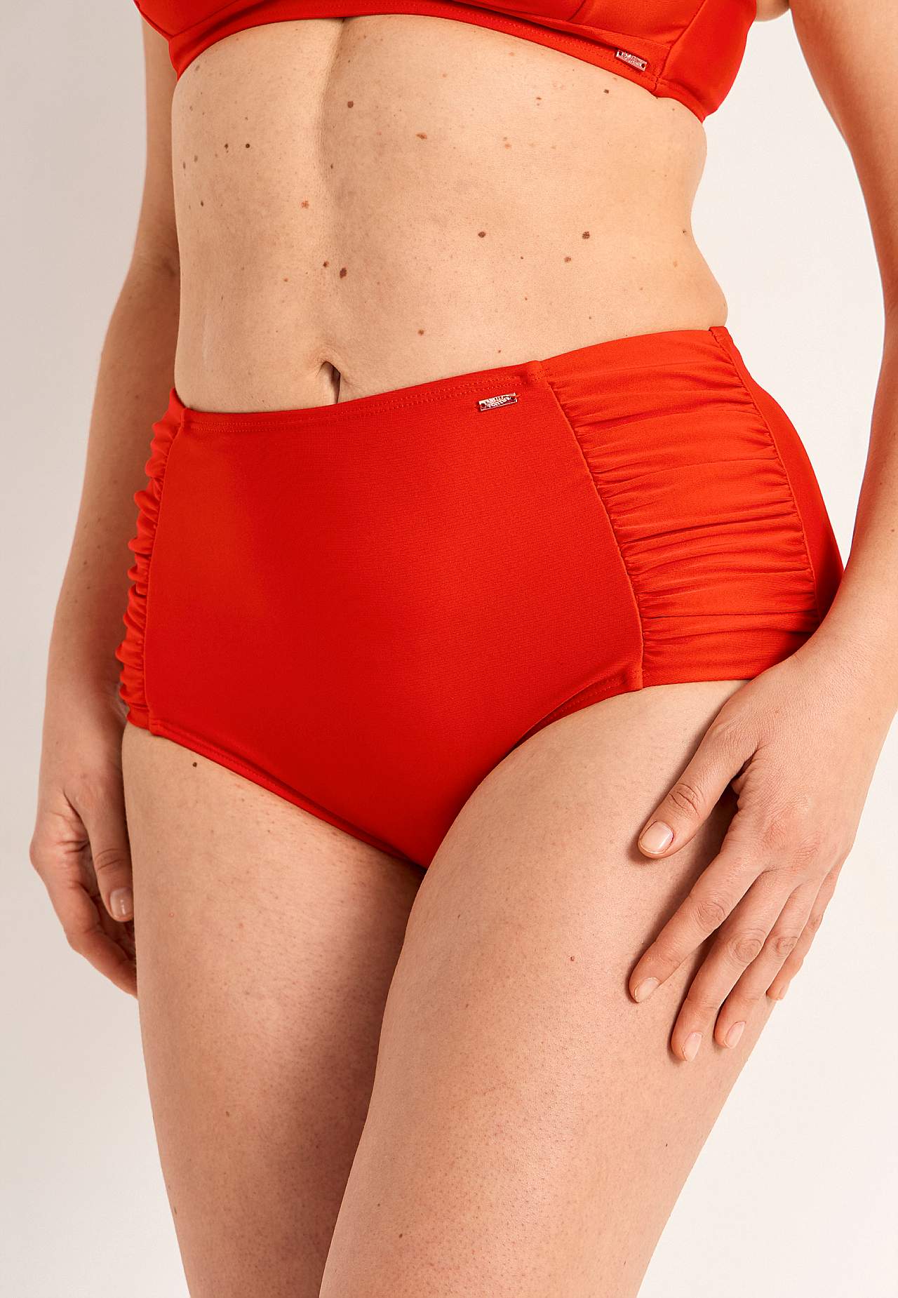 Unicoloured bikini bottom with high waist Honolulu