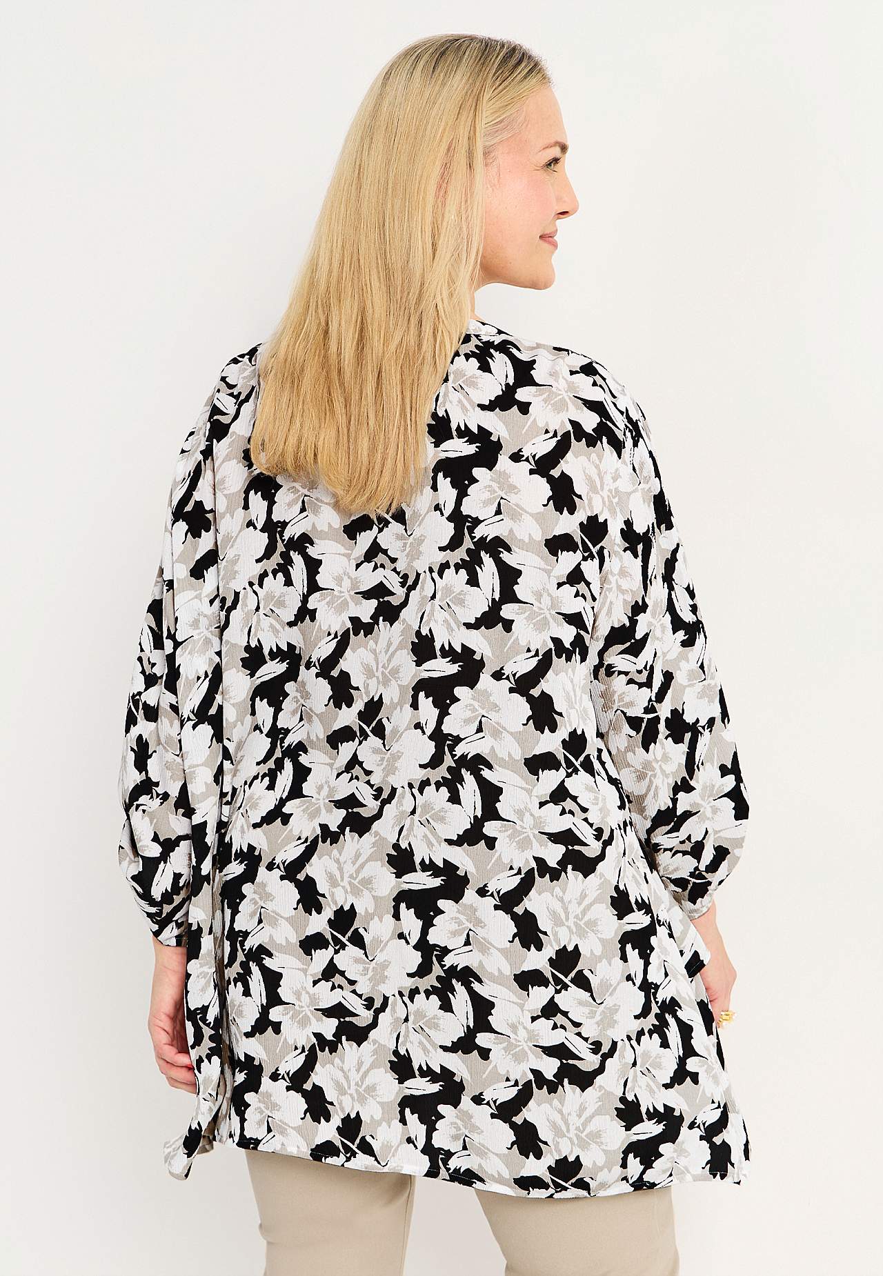 Tunic with 3/4 length sleeves