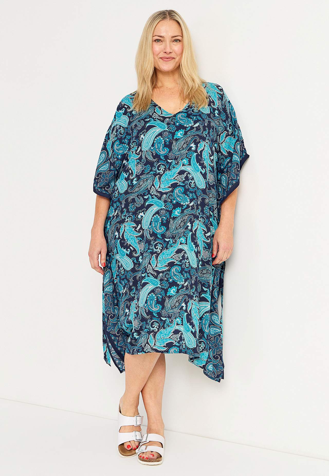 Beach caftan with belt tie and a paisley pattern
