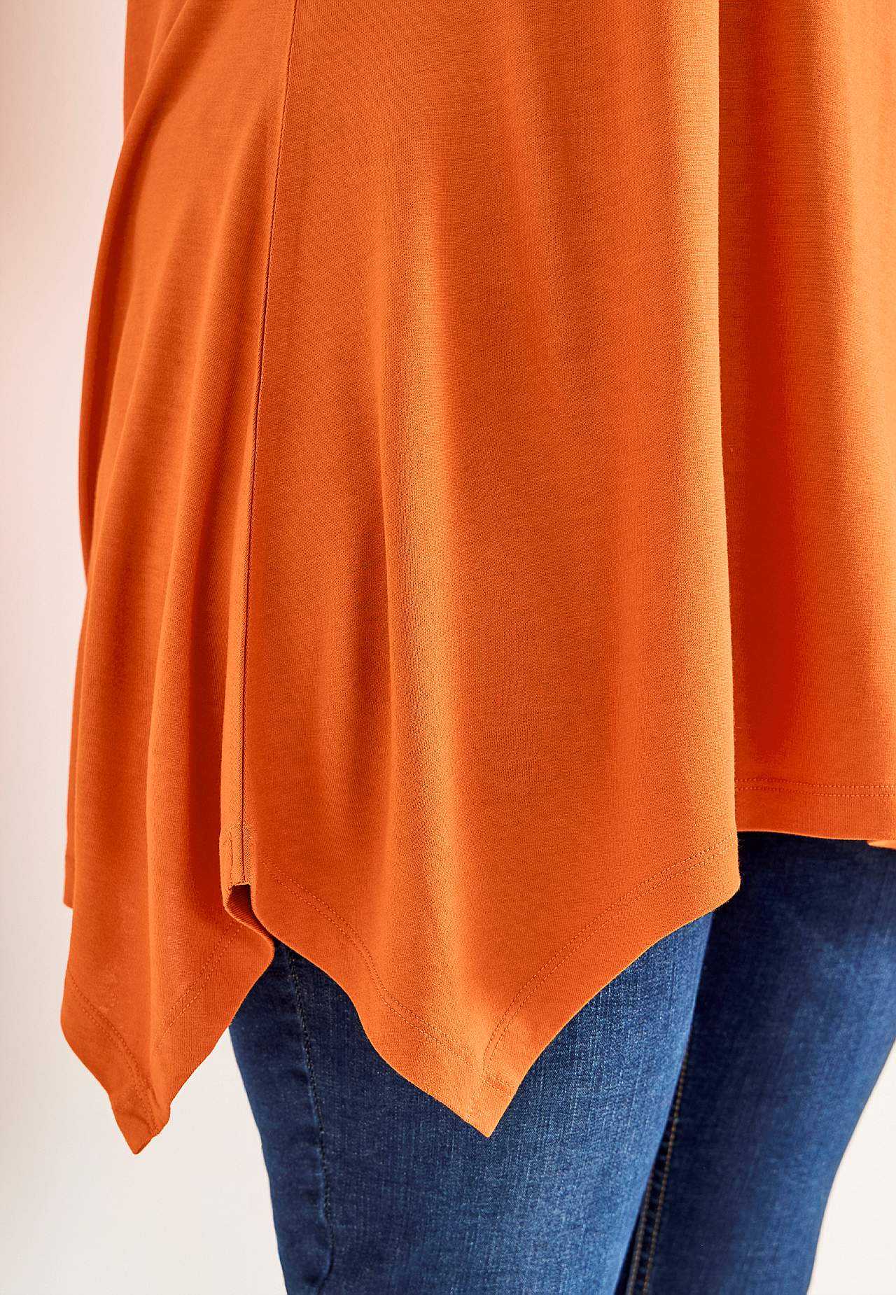 Asymmetric jersey tuniq