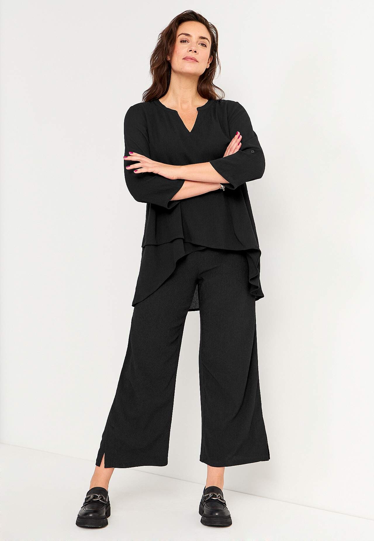 Jersey pants with structural pattern