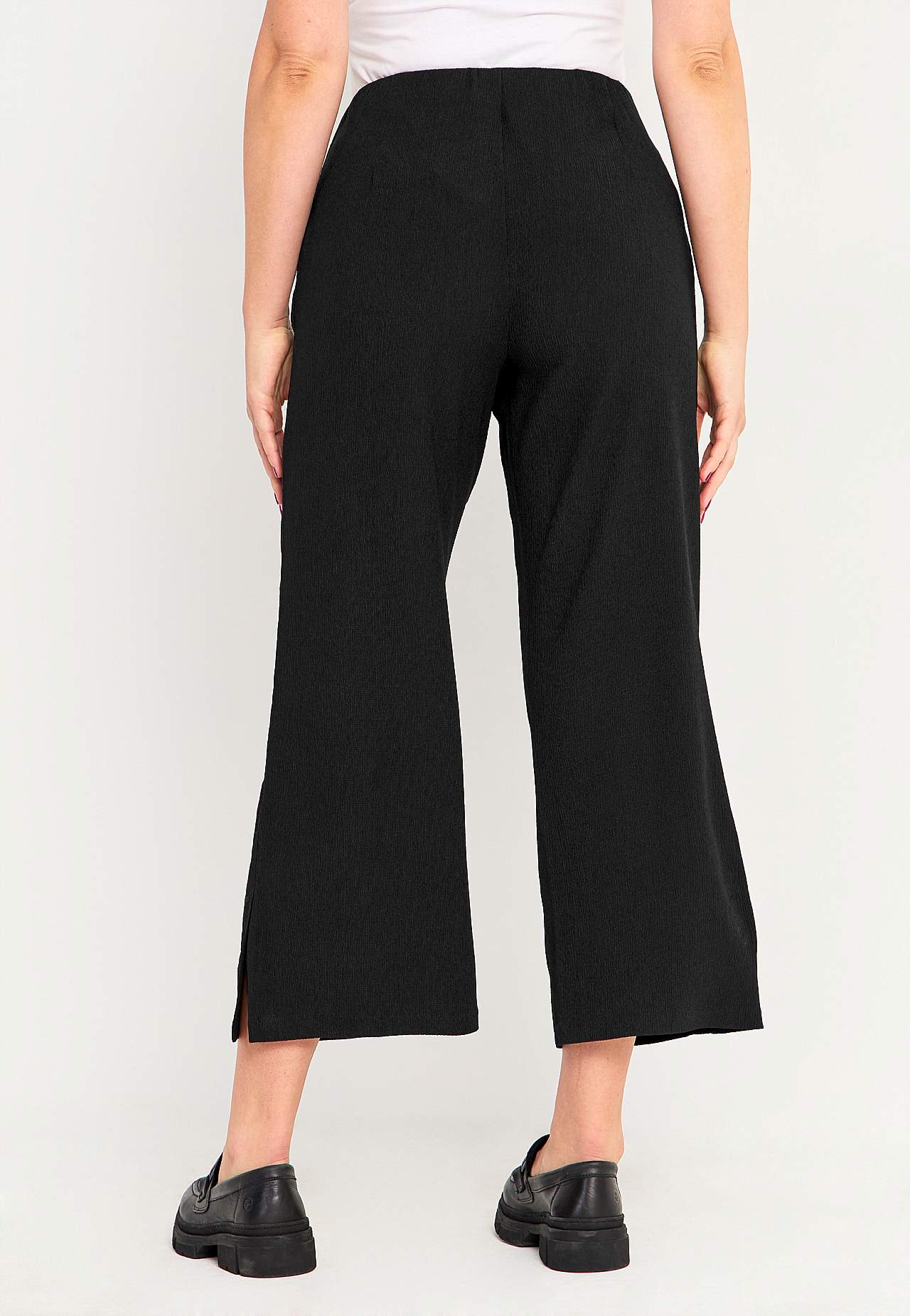 Jersey pants with structural pattern