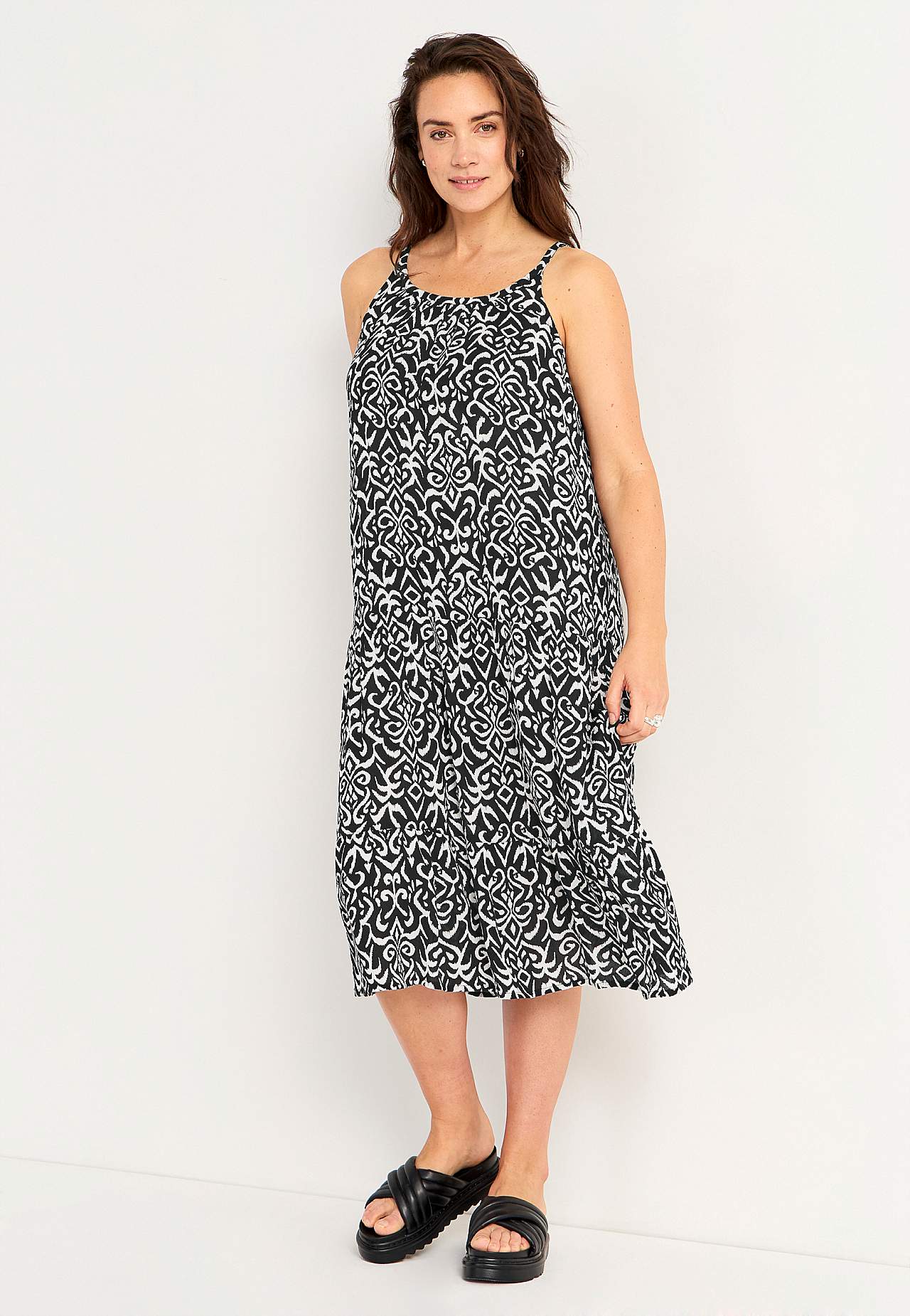 Beach dress with flounces