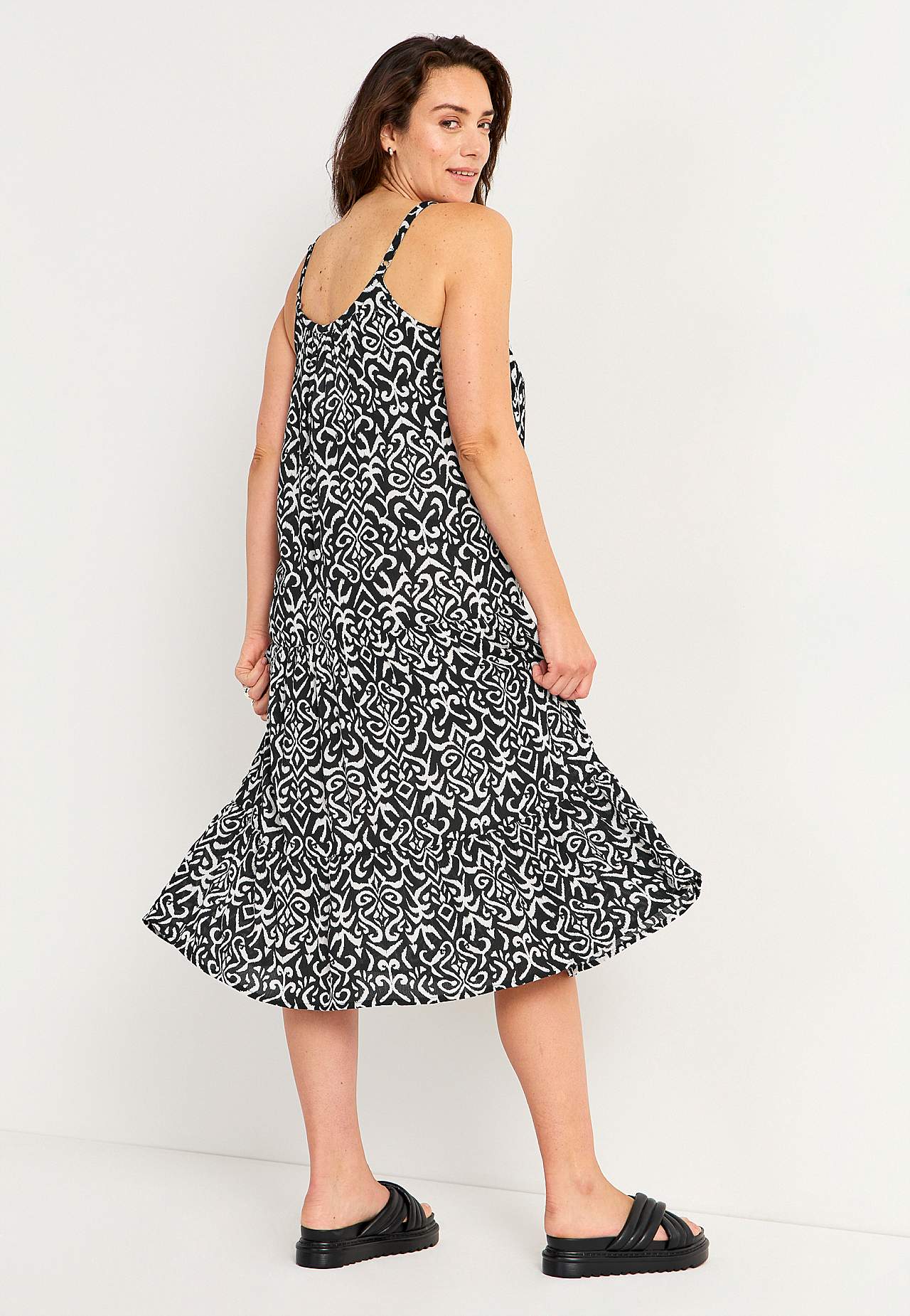 Beach dress with flounces