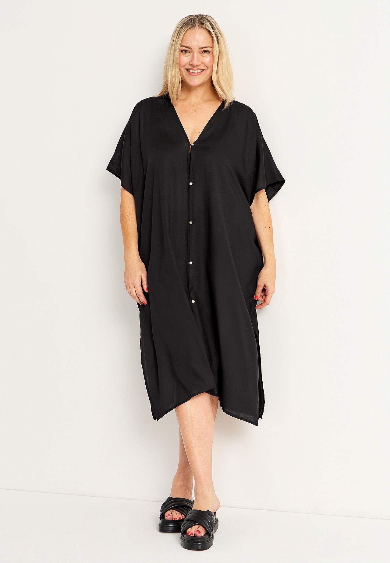 Beach caftan with buttons