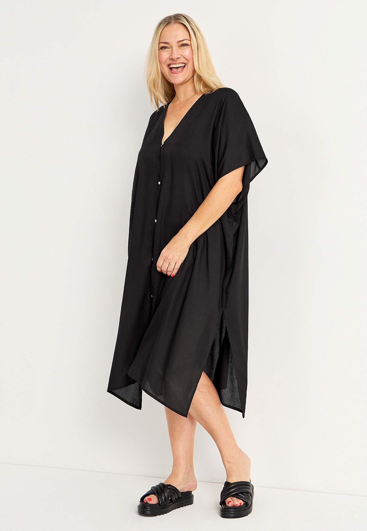Beach caftan with buttons
