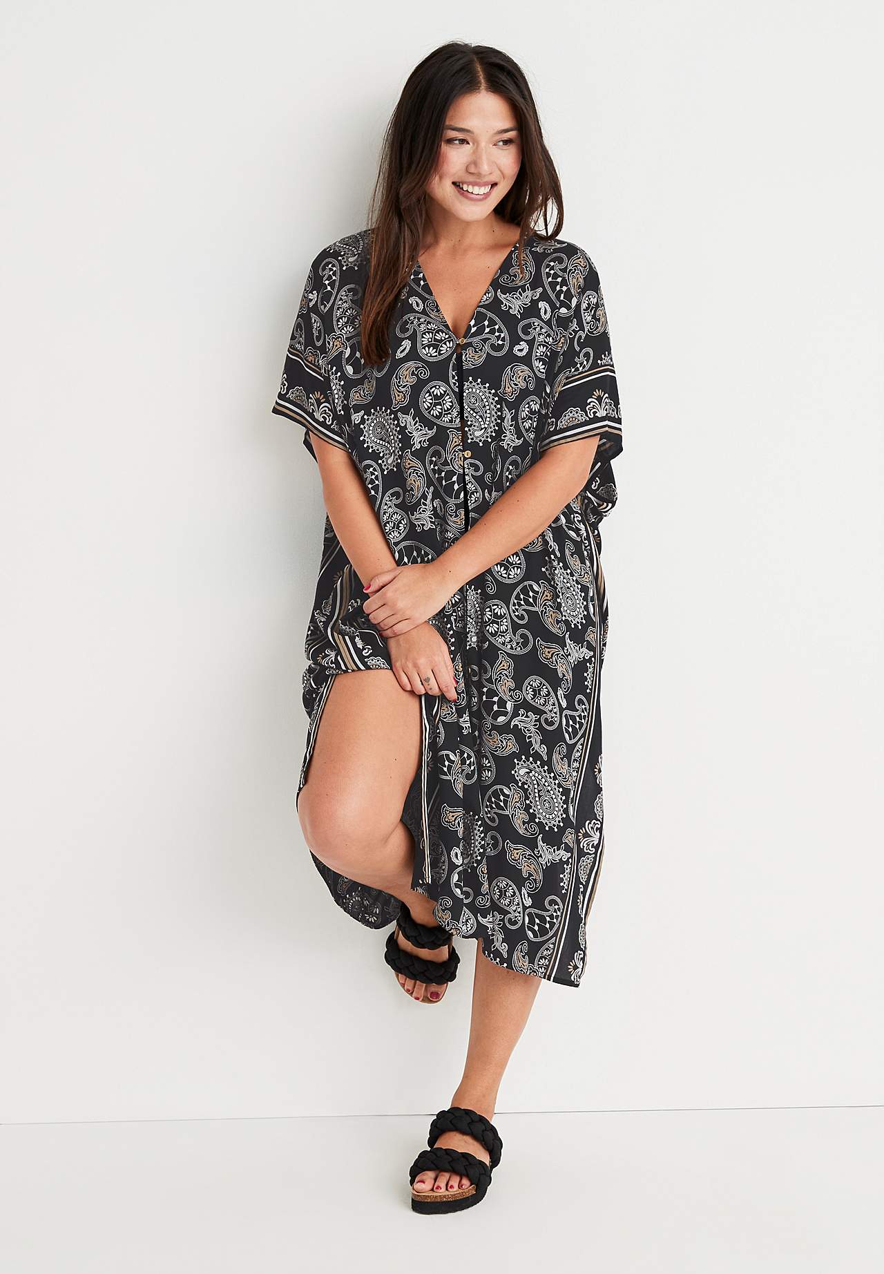 Beach caftan with buttons