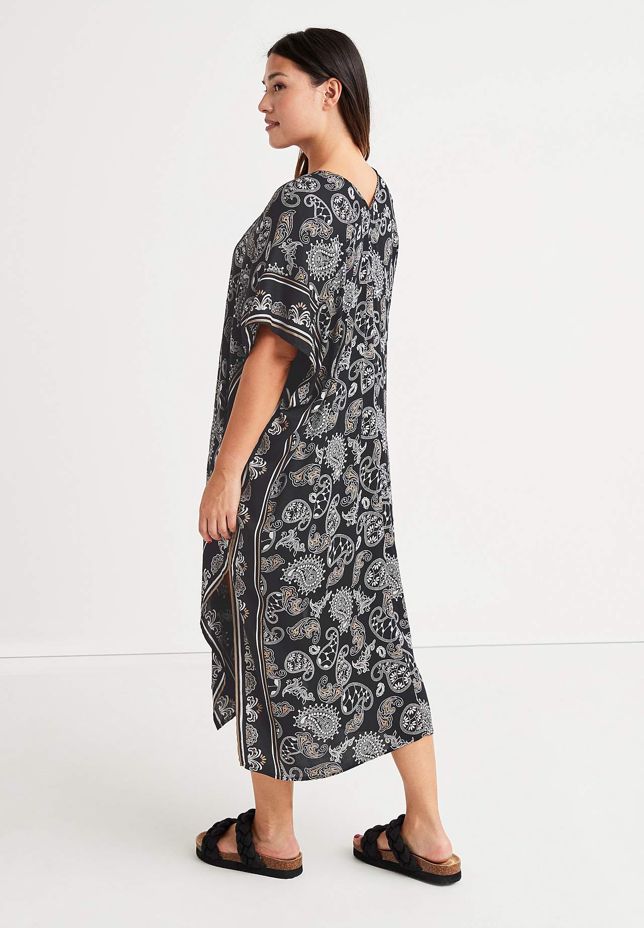 Beach caftan with buttons