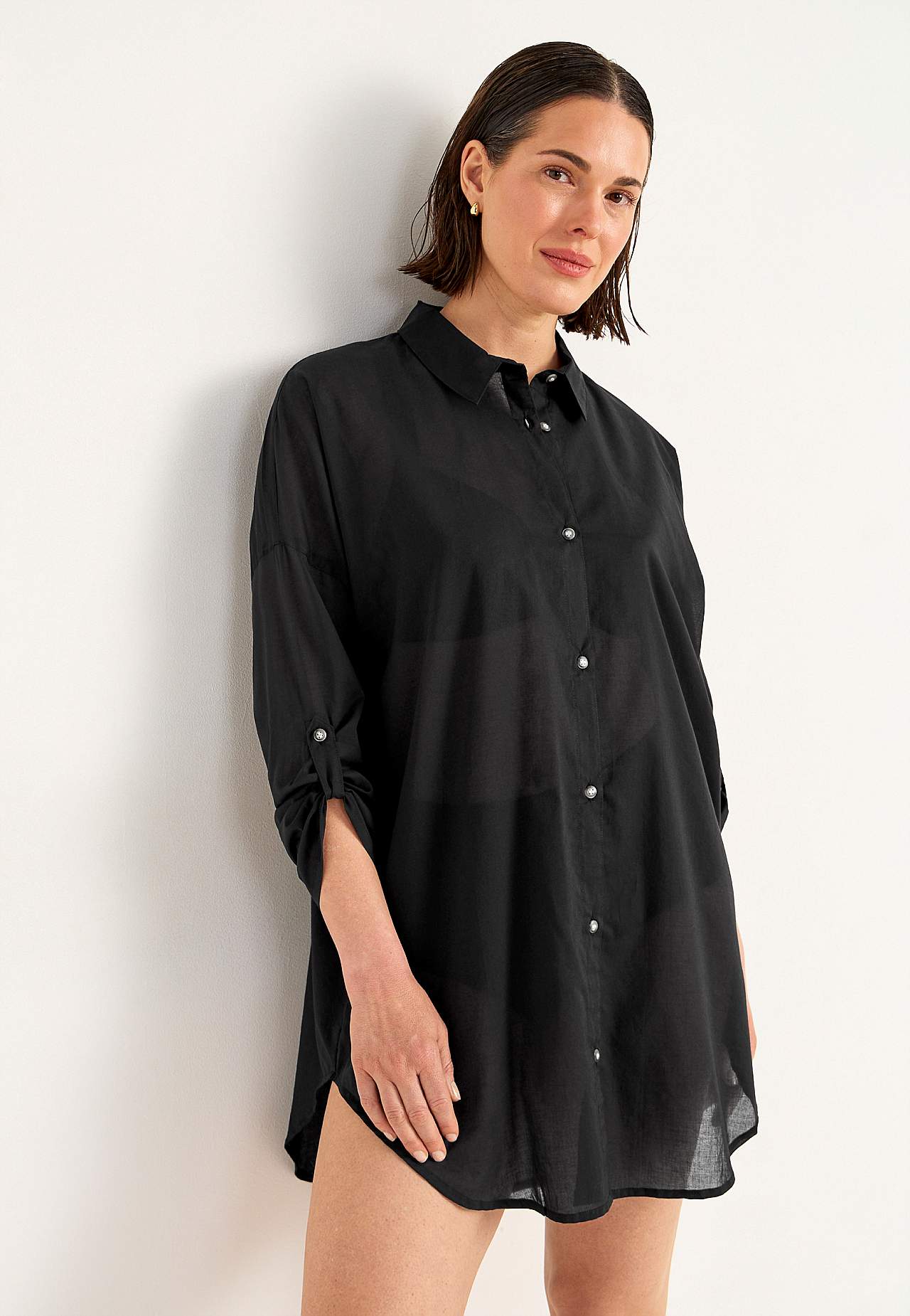 Beach shirt with foldable sleeves