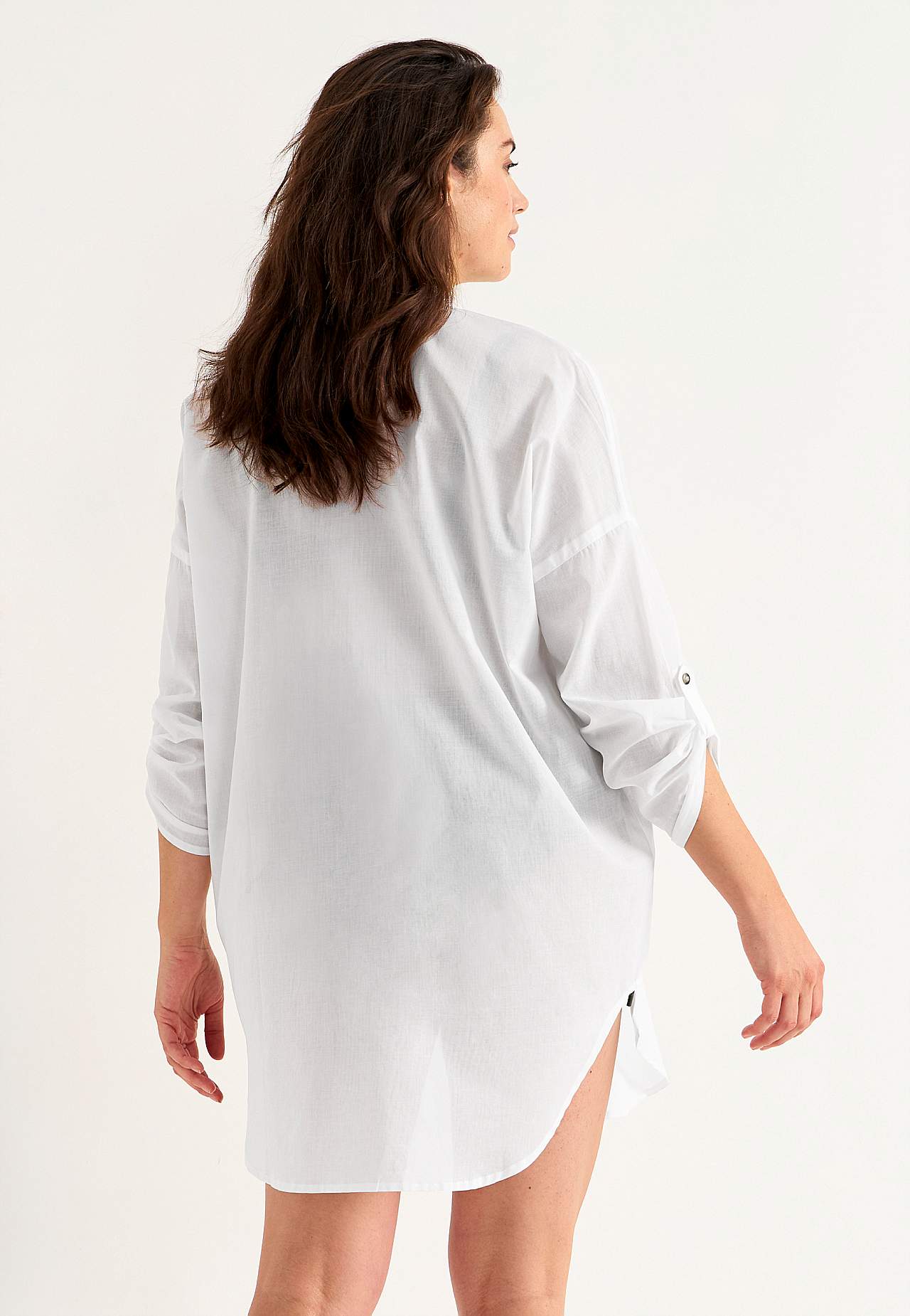 Beach shirt with foldable sleeves