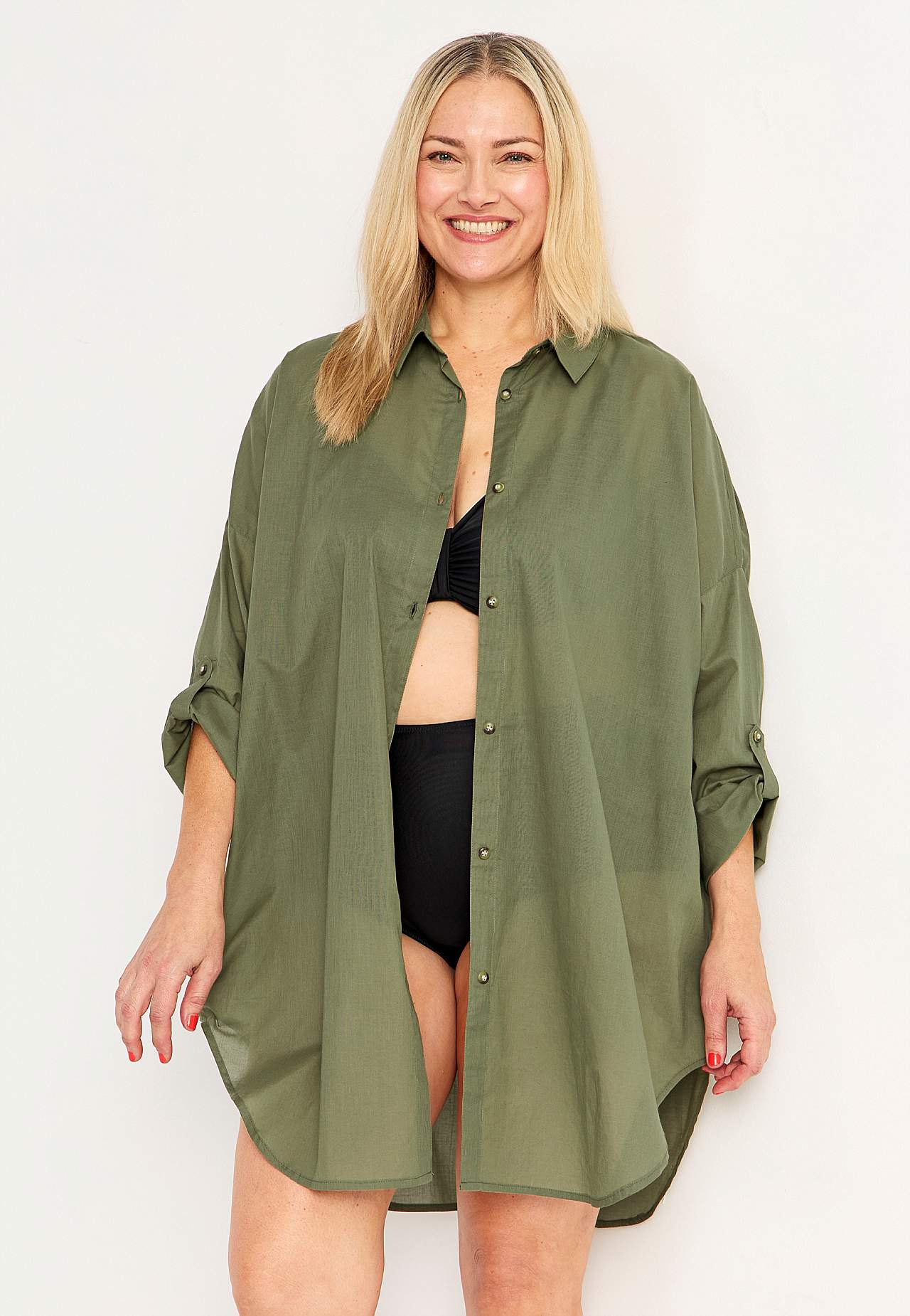 Beach shirt with foldable sleeves