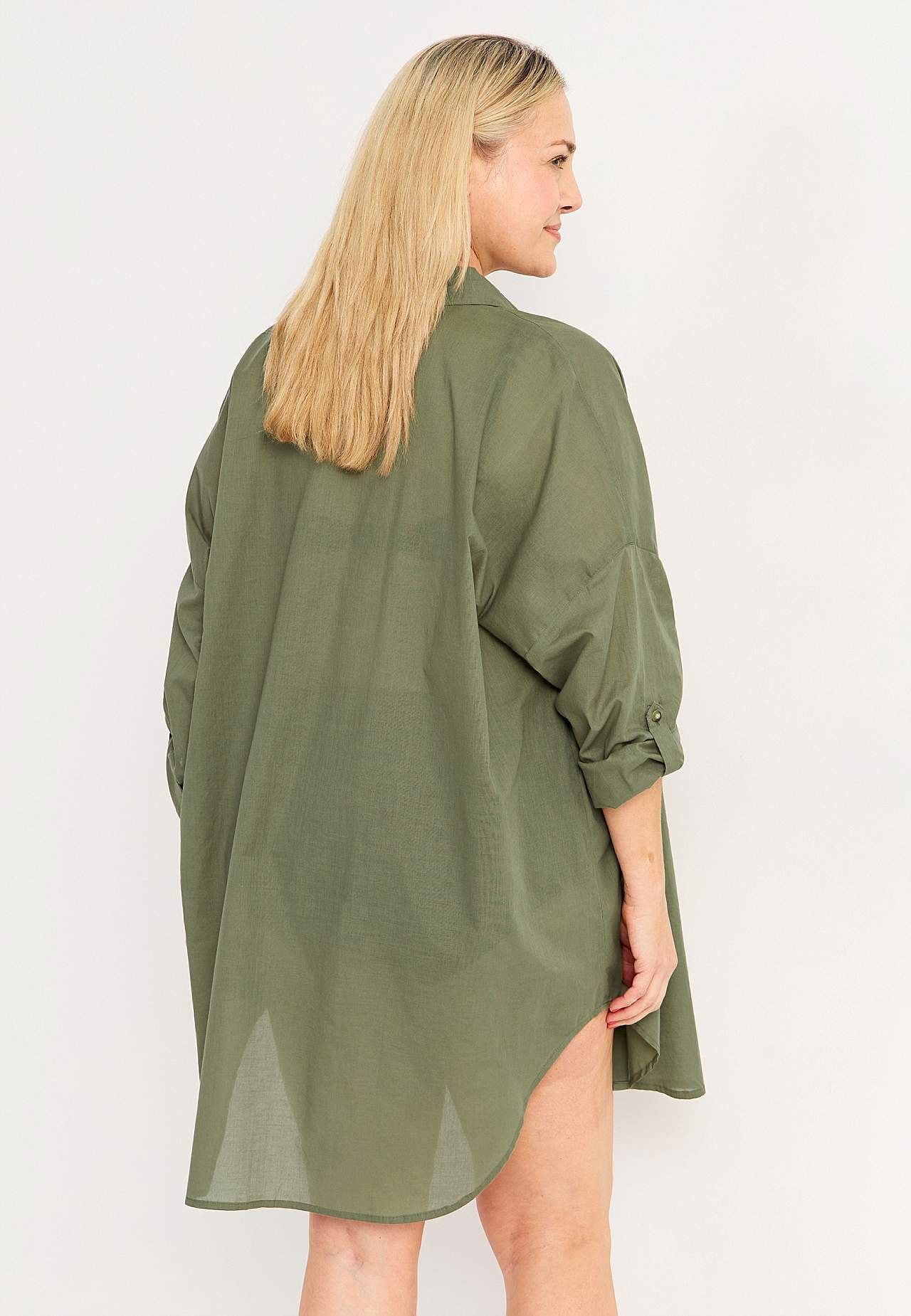 Beach shirt with foldable sleeves