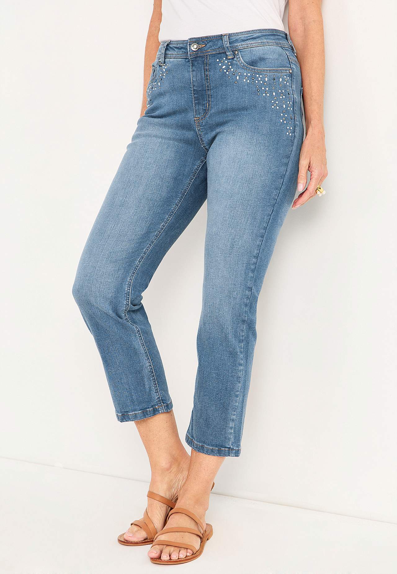 Ankle jeans with pearls and rhinestone