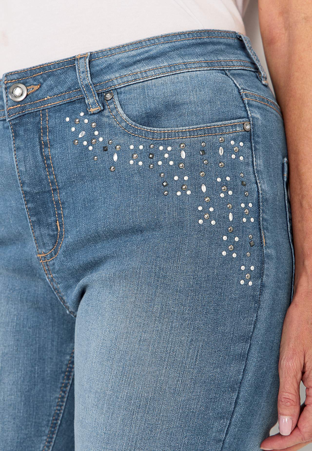 Ankle jeans with pearls and rhinestone