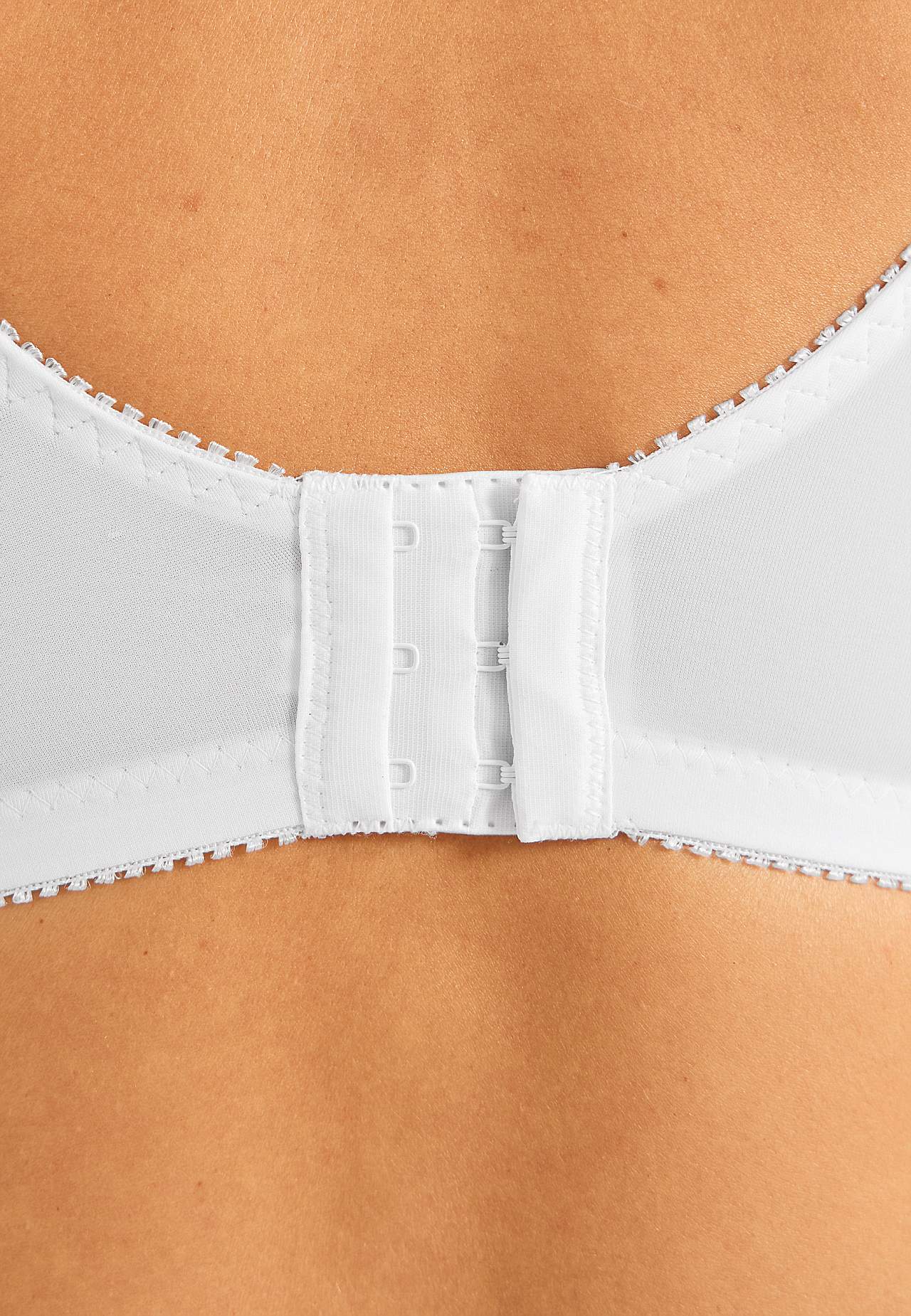 Soft bra with embroidery