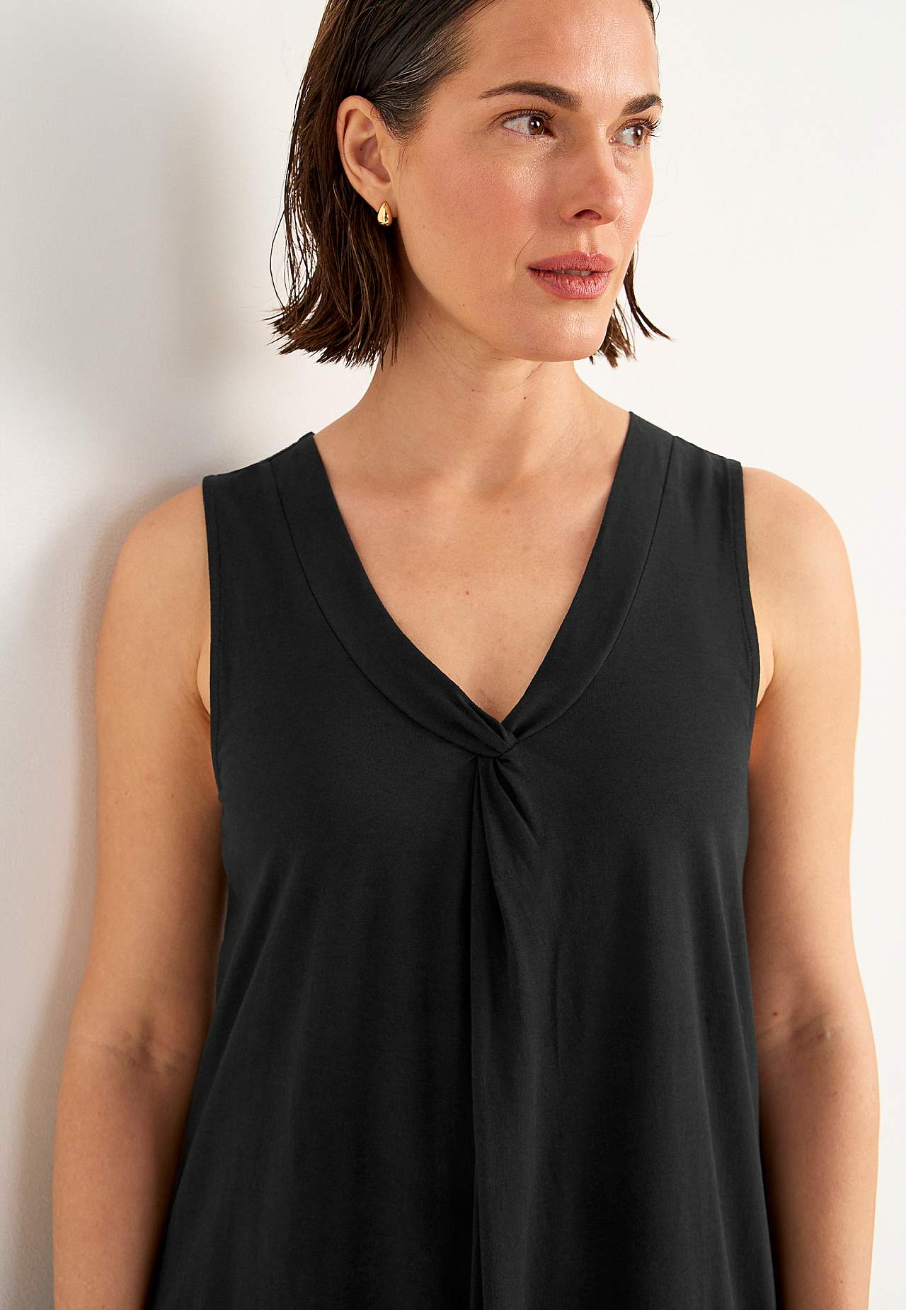 V-neck, sleeveless jersey dress