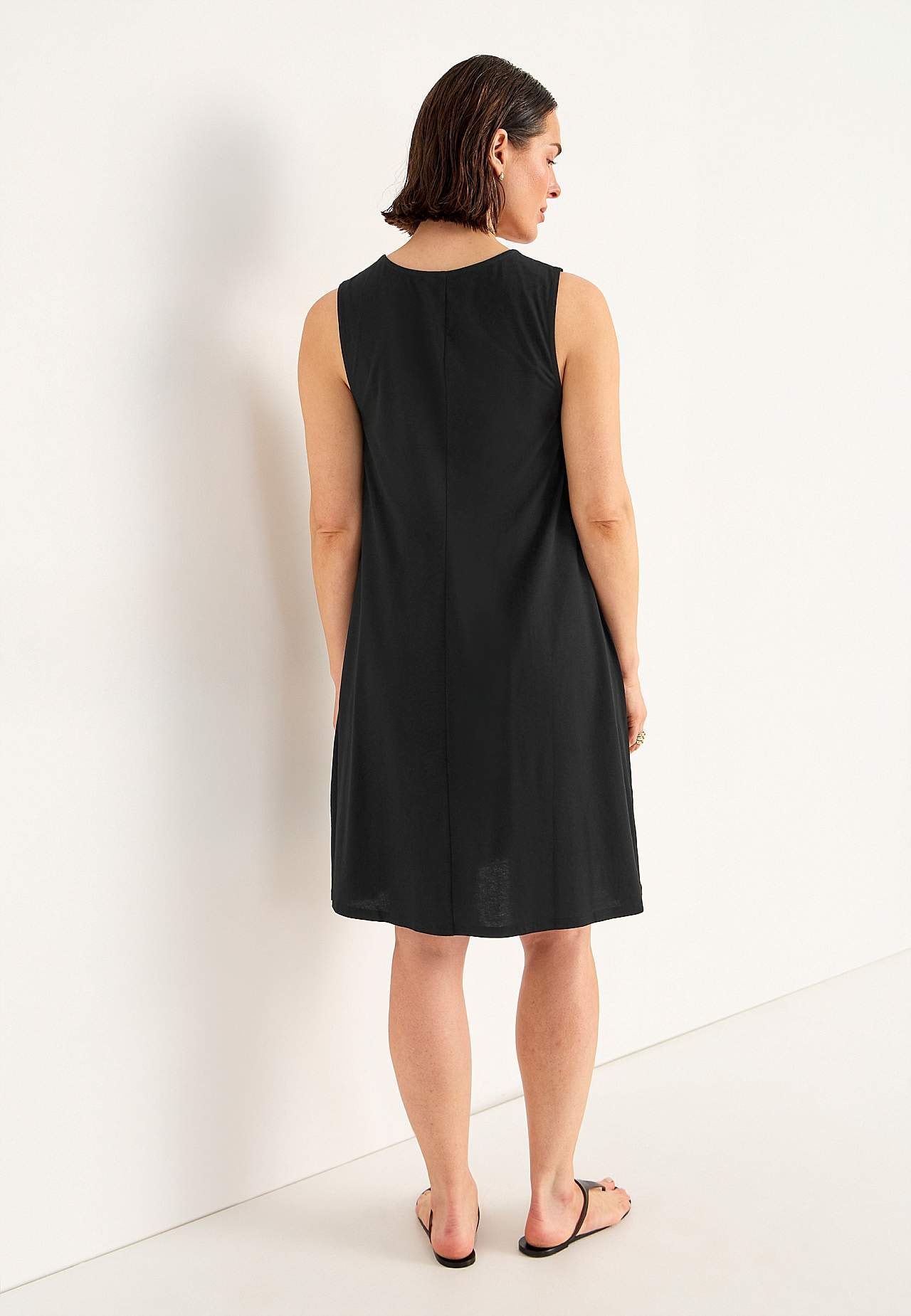 V-neck, sleeveless jersey dress