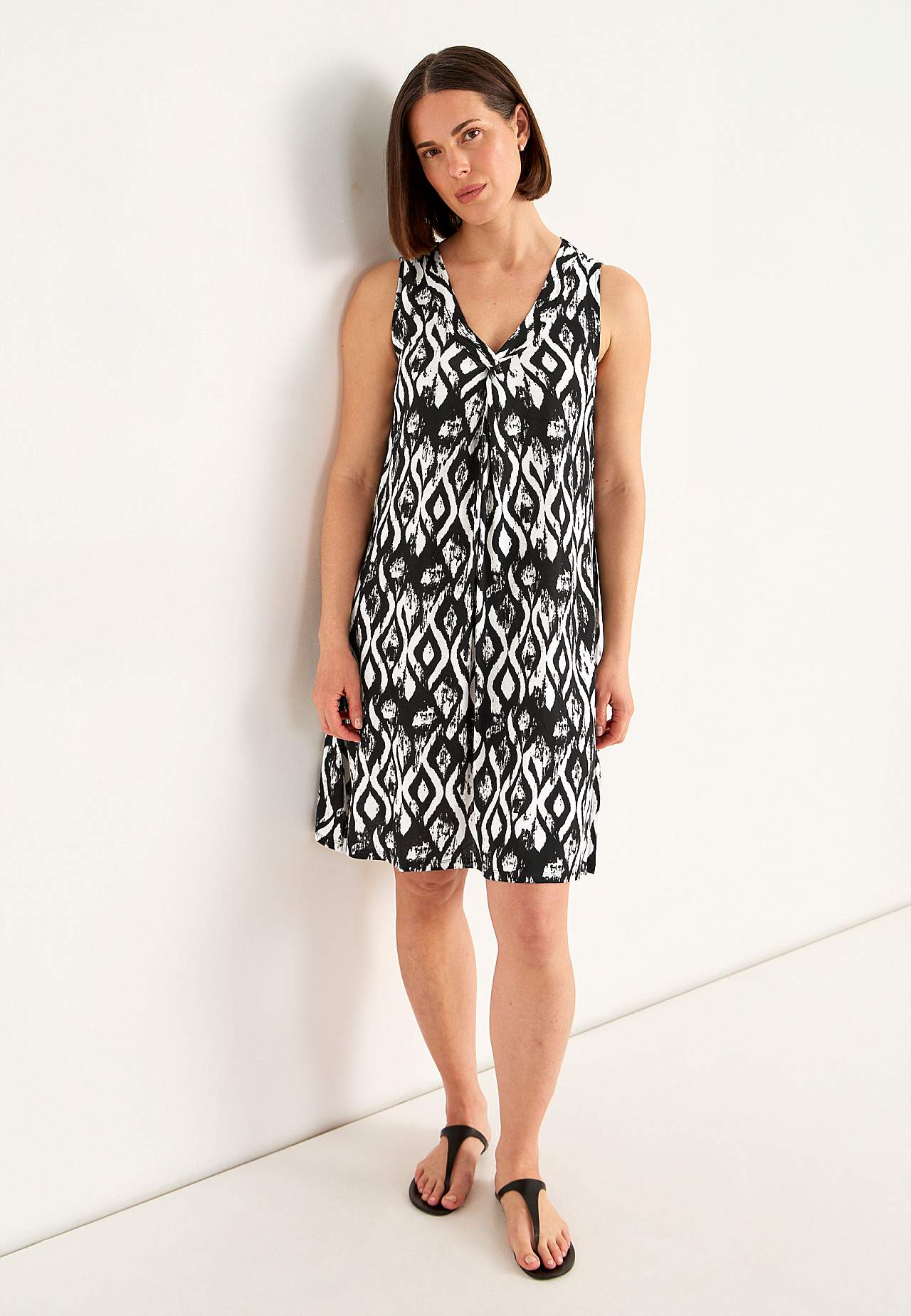 V-neck, sleeveless jersey dress