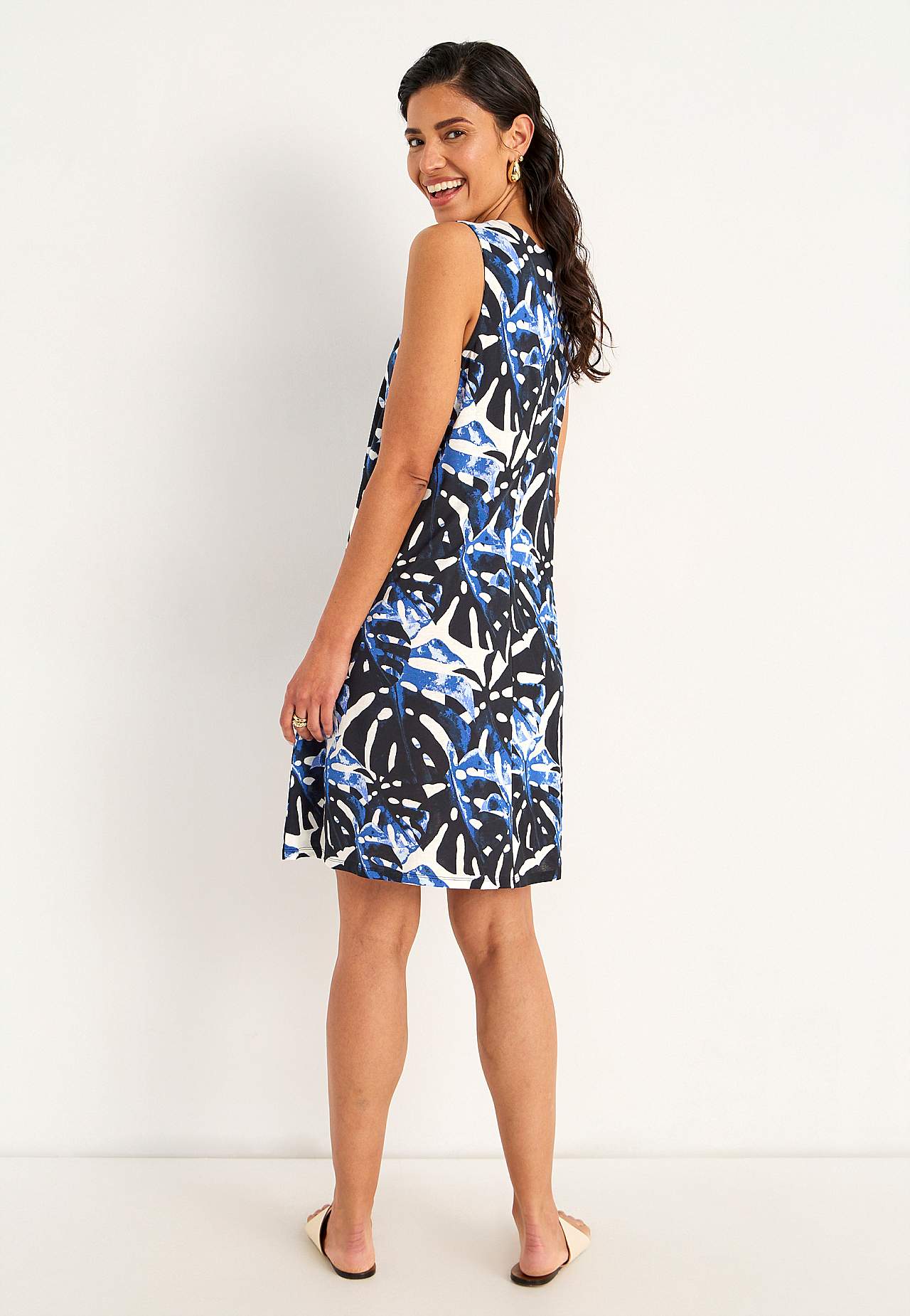 V-neck, sleeveless jersey dress