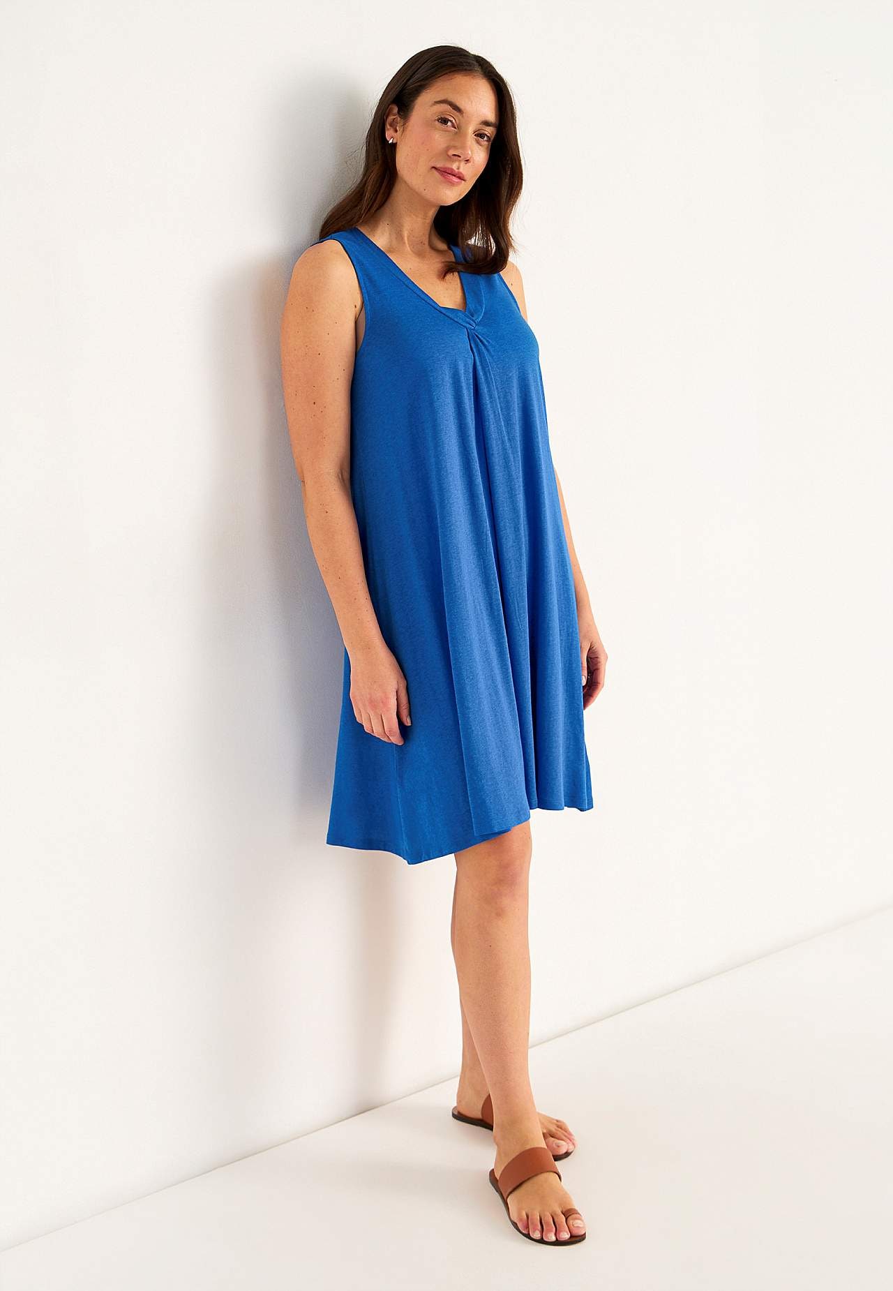 V-neck, sleeveless jersey dress