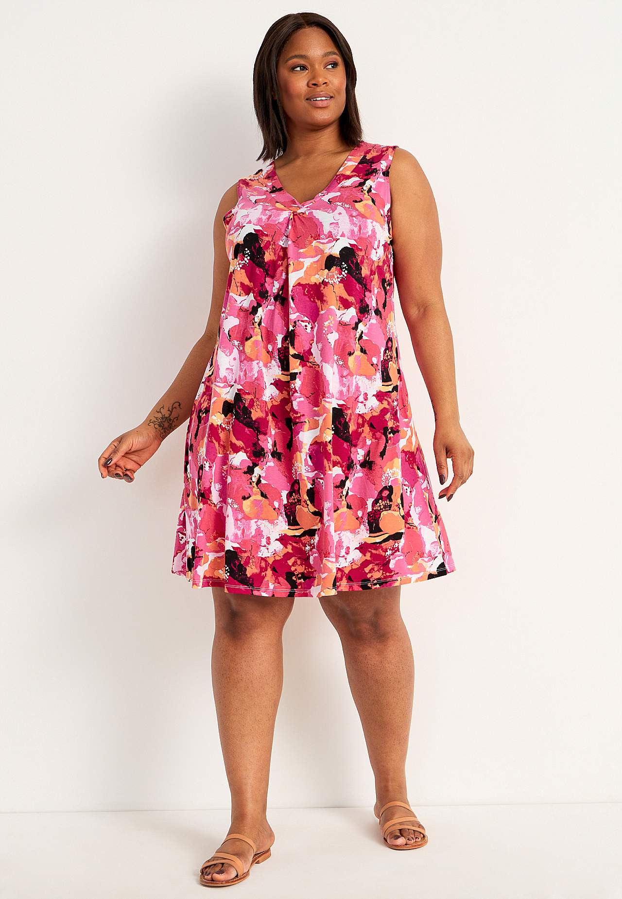 V-neck, sleeveless jersey dress