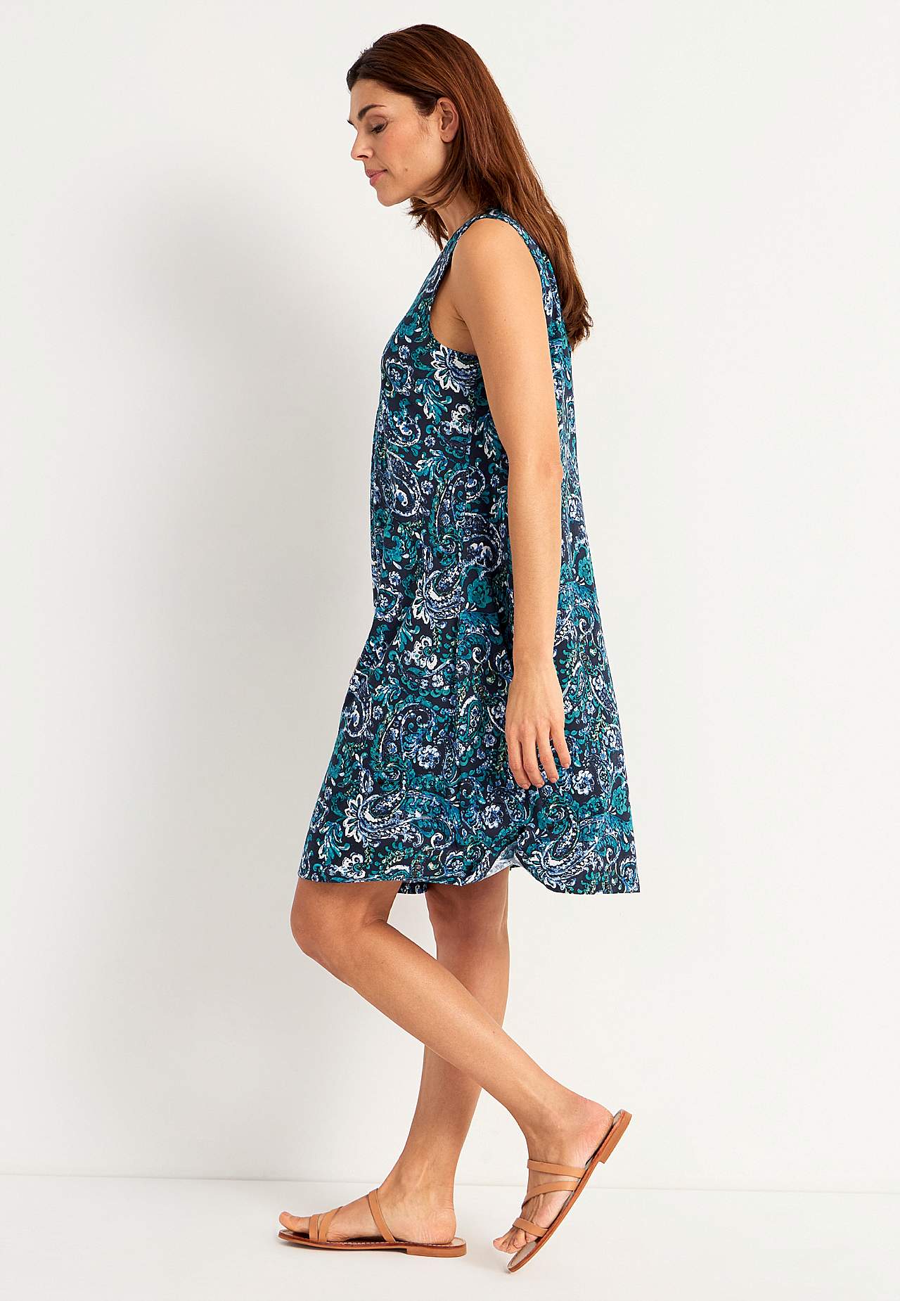 V-neck, sleeveless jersey dress