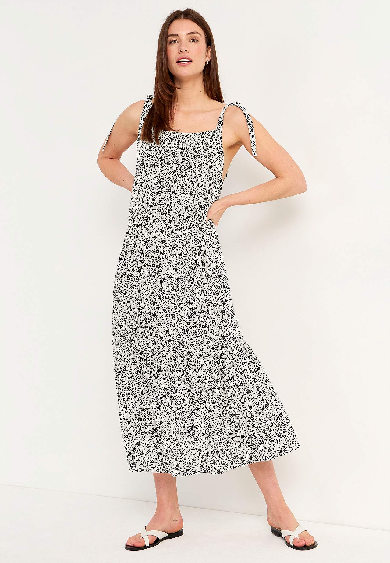Sleeveless ruffle dress