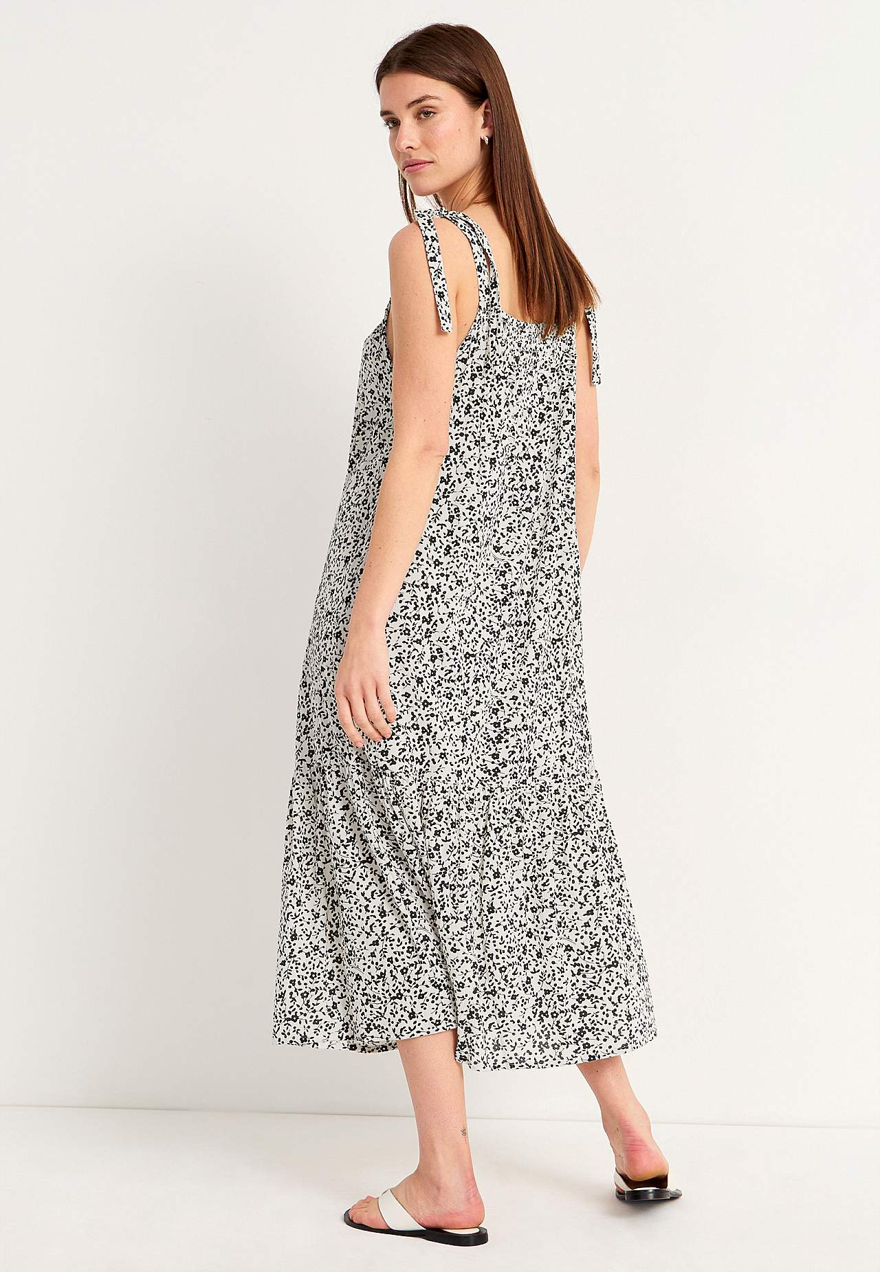 Sleeveless ruffle dress