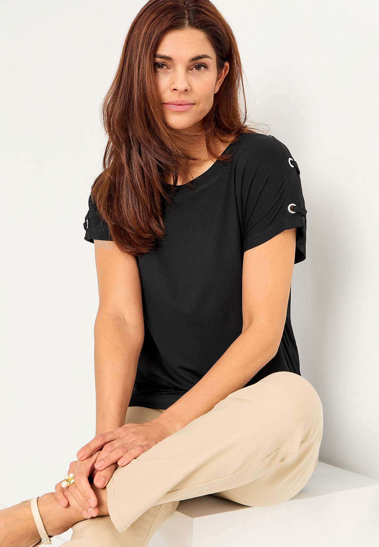 Jersey top with decor on the shoulder