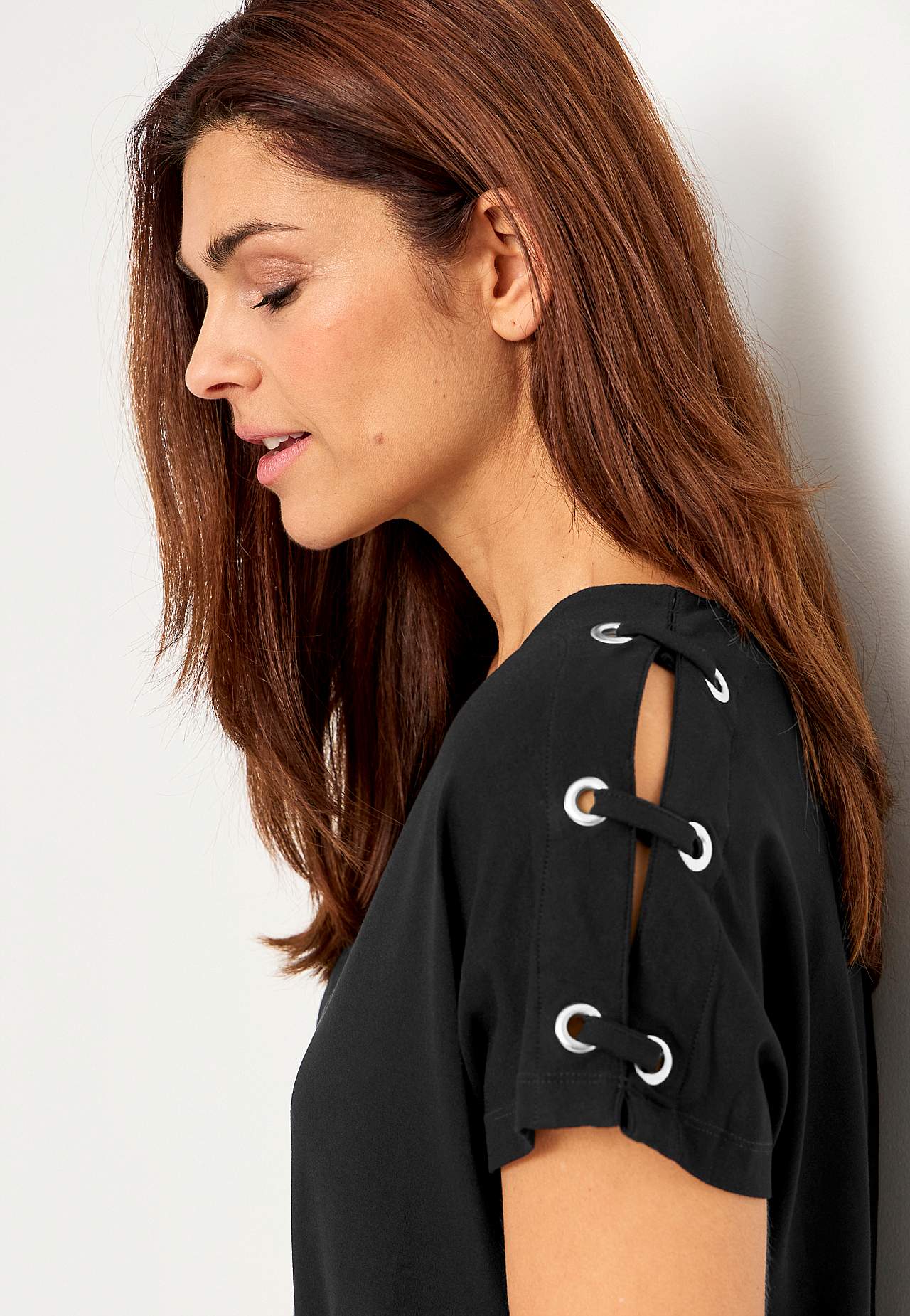 Jersey top with decor on the shoulder